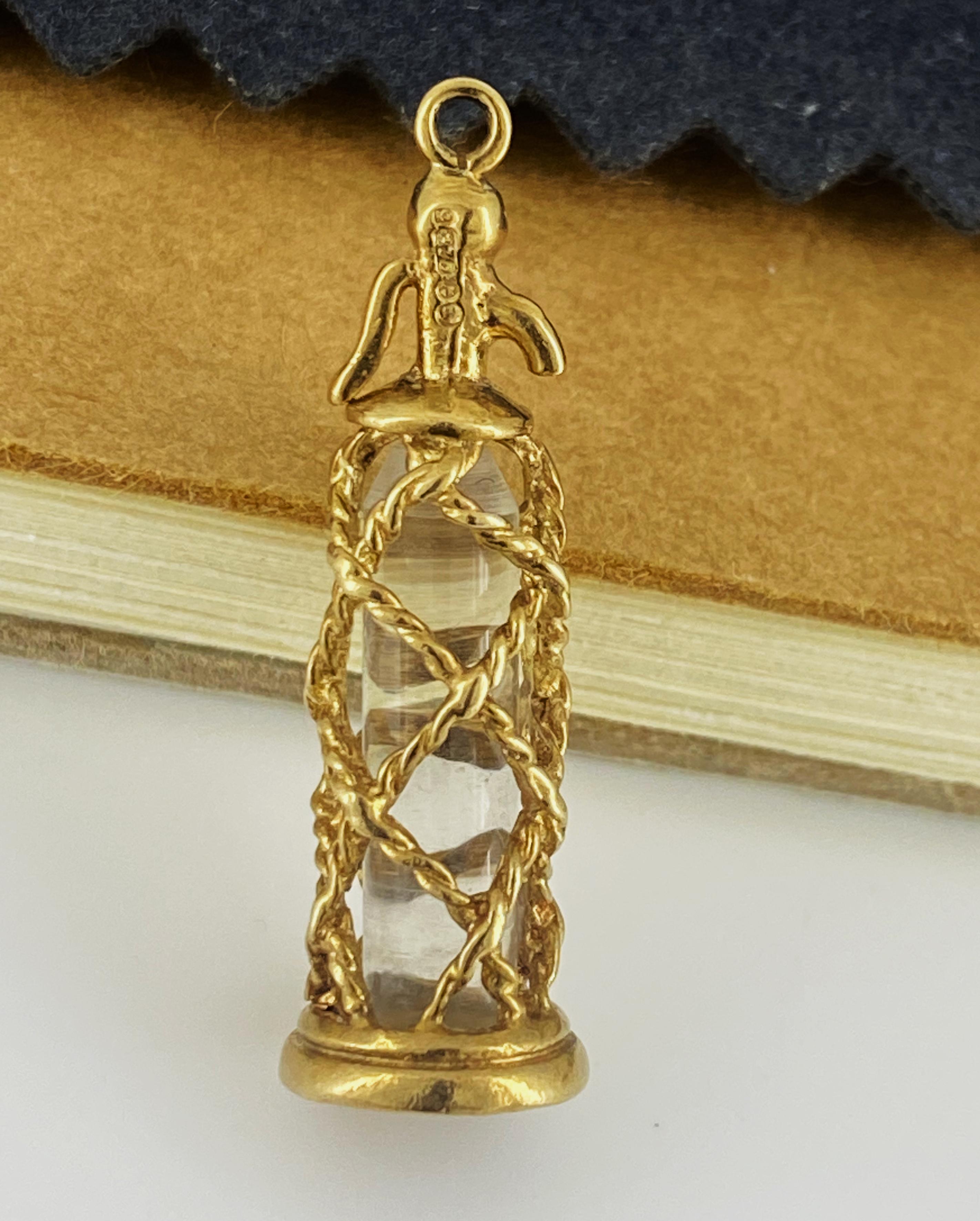 Intricately designed as a Soda Water Bottle
“wrapped” in golden net,
this lovely vintage charm is finely detailed & 
meticulously crafted in 9K Yellow Gold, 
bearing English hallmarks: 9ct 375 gold stamp & letter date

Dimensions: 31mm (including