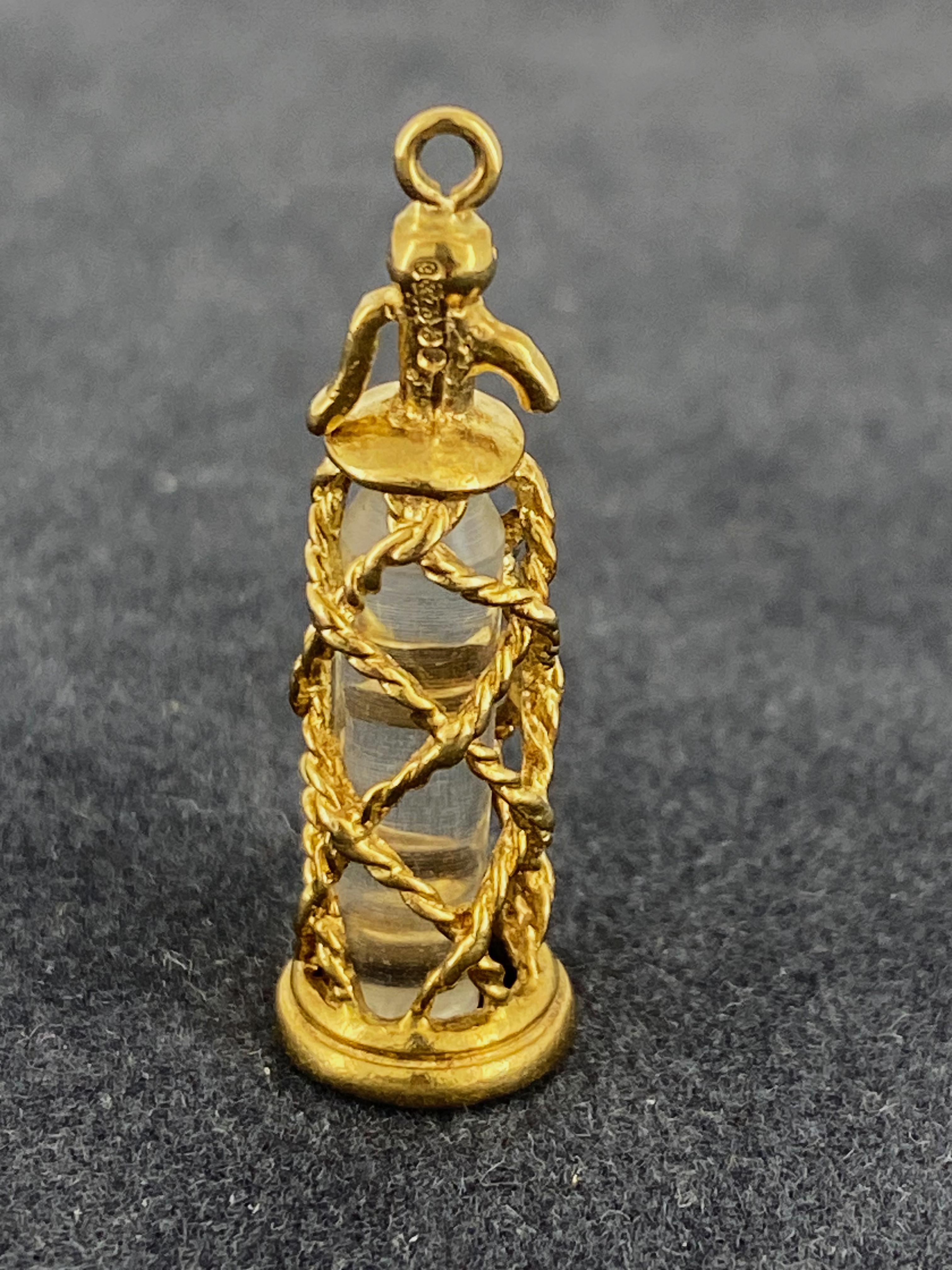 9K Yellow Gold Vintage Soda Water Bottle Charm / Pendant. England, 1960's. In Excellent Condition For Sale In MELBOURNE, AU