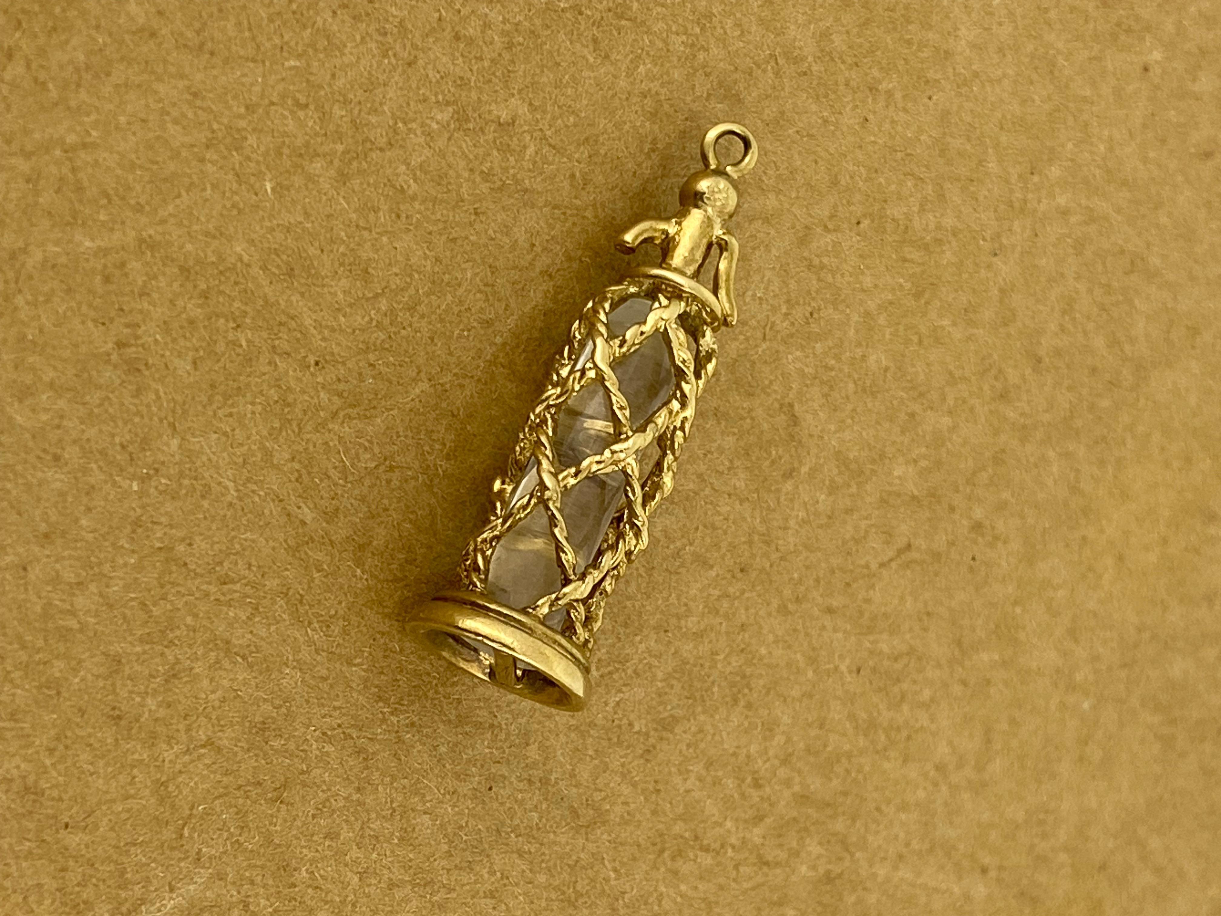 9K Yellow Gold Vintage Soda Water Bottle Charm / Pendant. England, 1960's. For Sale 1