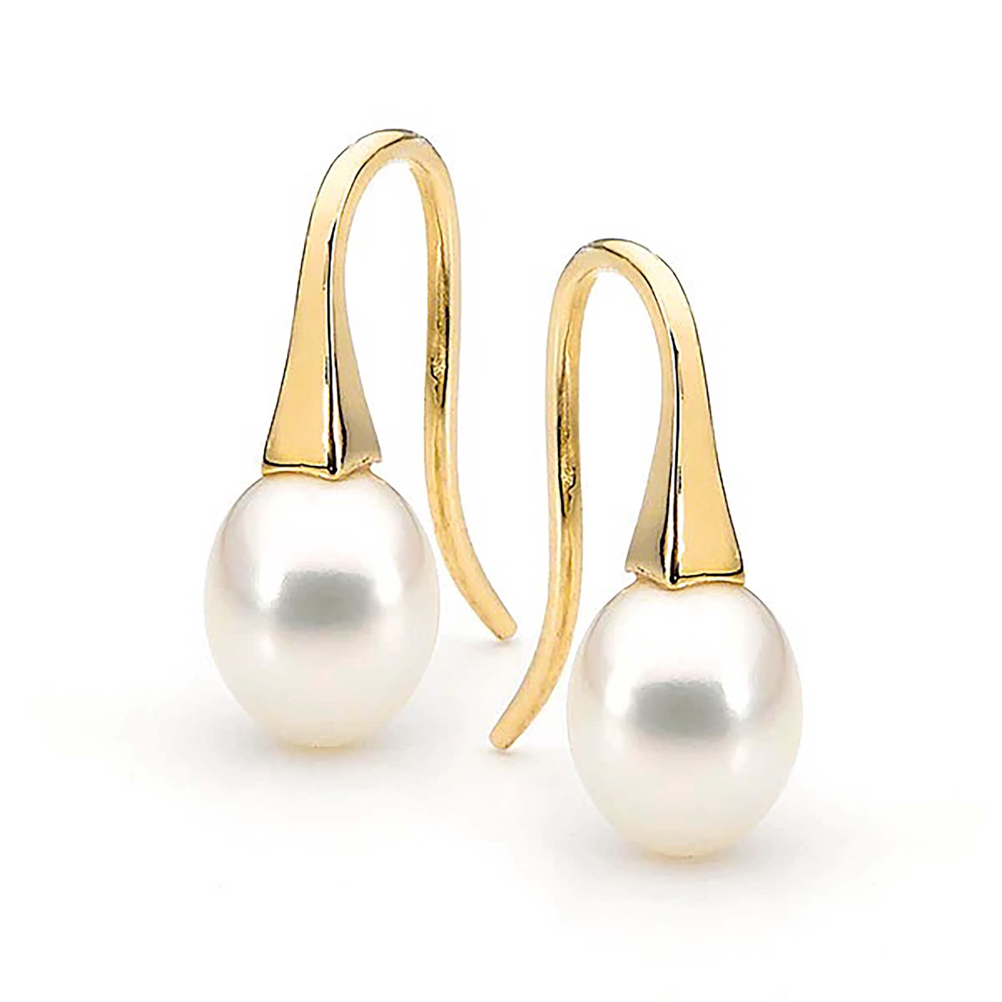 Contemporary 9k Yellow Gold White Small Natural Freshwater Pearl Drop Earrings For Sale