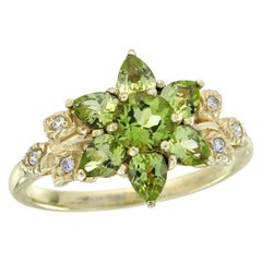 9K Gelb Natürlicher Peridot und Diamant Vintage Style Floral Cluster Ring