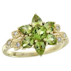 Anillo de racimo floral estilo vintage de peridoto natural y diamante amarillo de 9 quilates