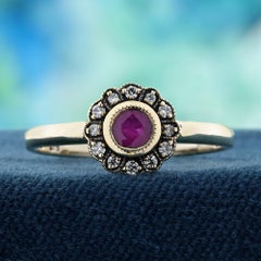 Bague halo de style vintage en rubis et diamants, jaune 9K