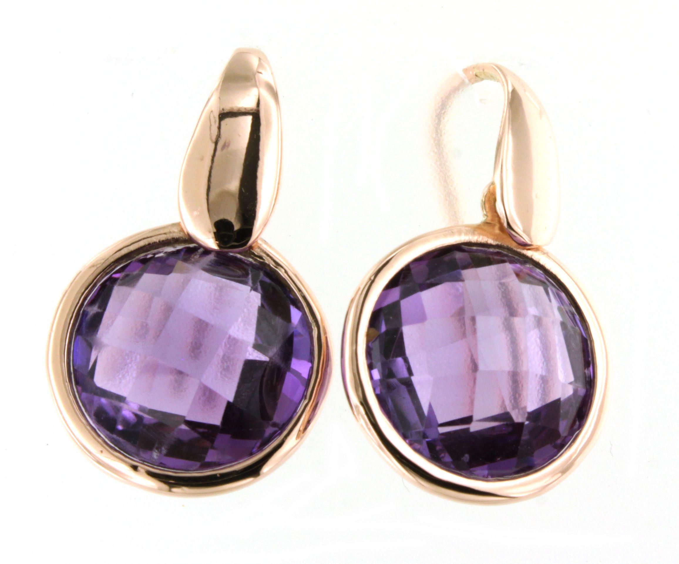 Les boucles d'oreilles au design simple peuvent être portées quotidiennement par les femmes à la mode. Fabriqué en Italie par Stanoppi Jewellery depuis 1948. 
L'améthyste symbolise la pureté de l'âme et l'humilité. Sa couleur violette intense