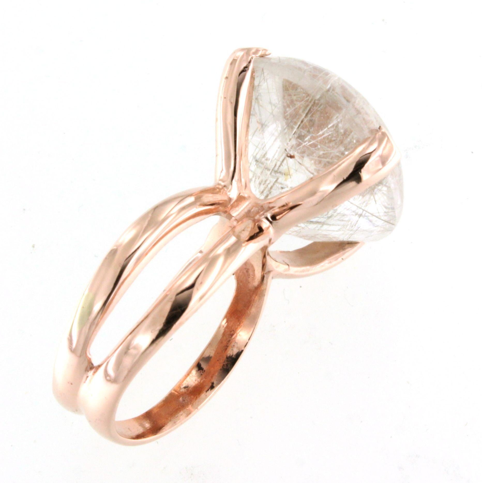 9Kt  Anello in oro rosa con pietra naturale, quarzo rutilato, cocktail e design moderno In condizioni Nuovo in vendita a GALLARATE, IT