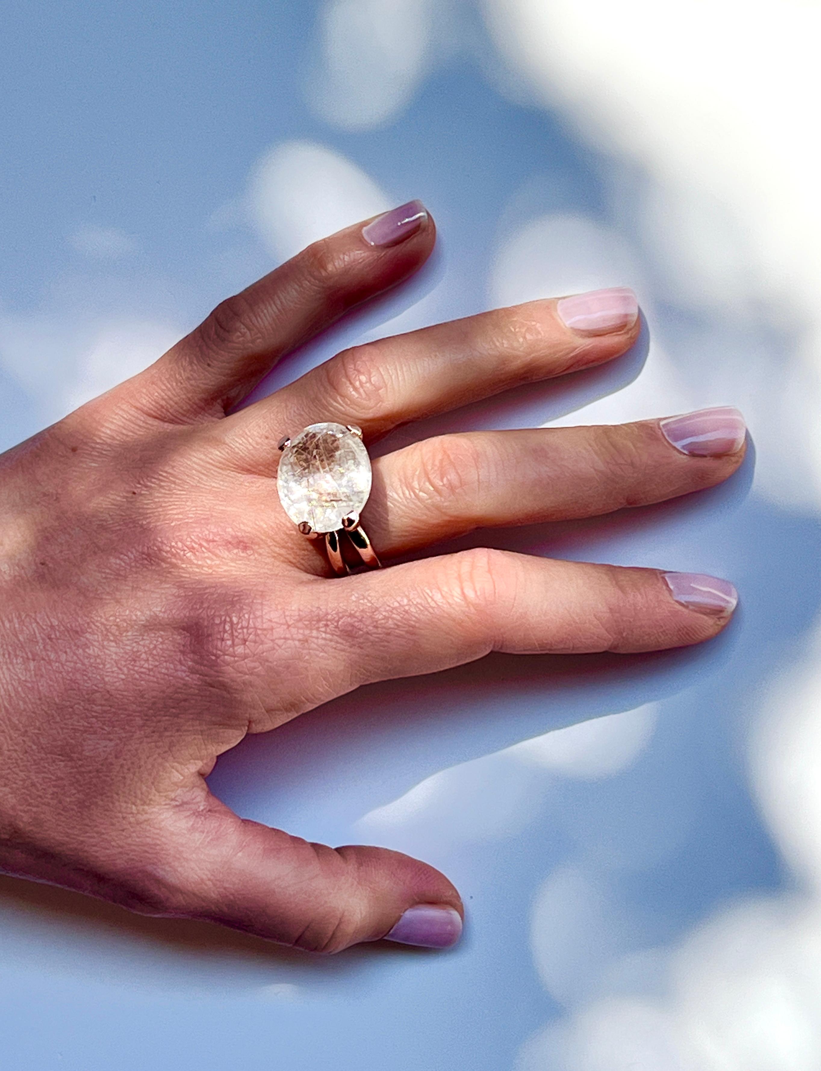 9Kt  Anello in oro rosa con pietra naturale, quarzo rutilato, cocktail e design moderno in vendita 3