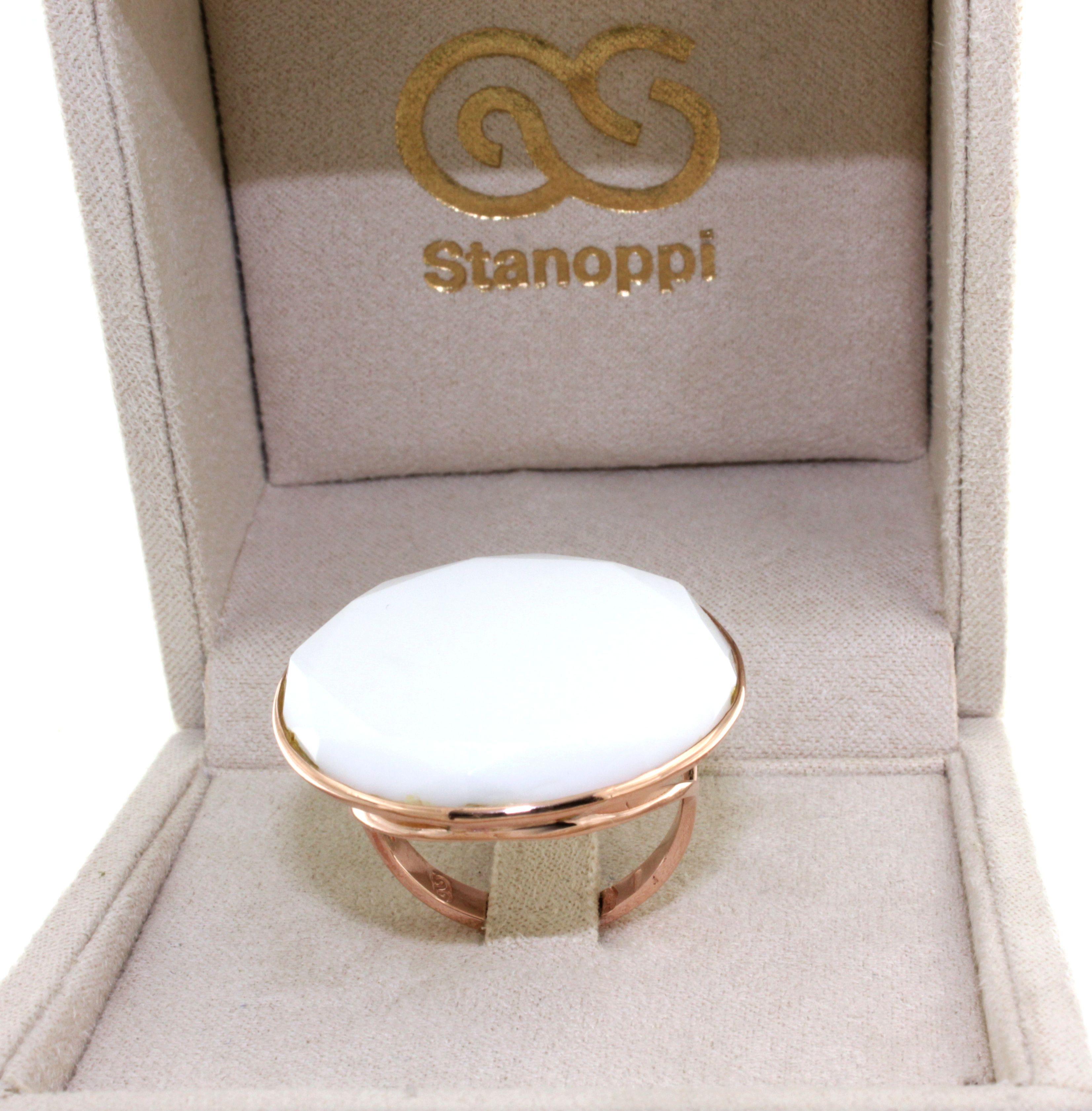 9 Karat Roségold Weißer Quarz Steine Cocktail Moderne Mode Außergewöhnlicher Ring (Radiantschliff) im Angebot