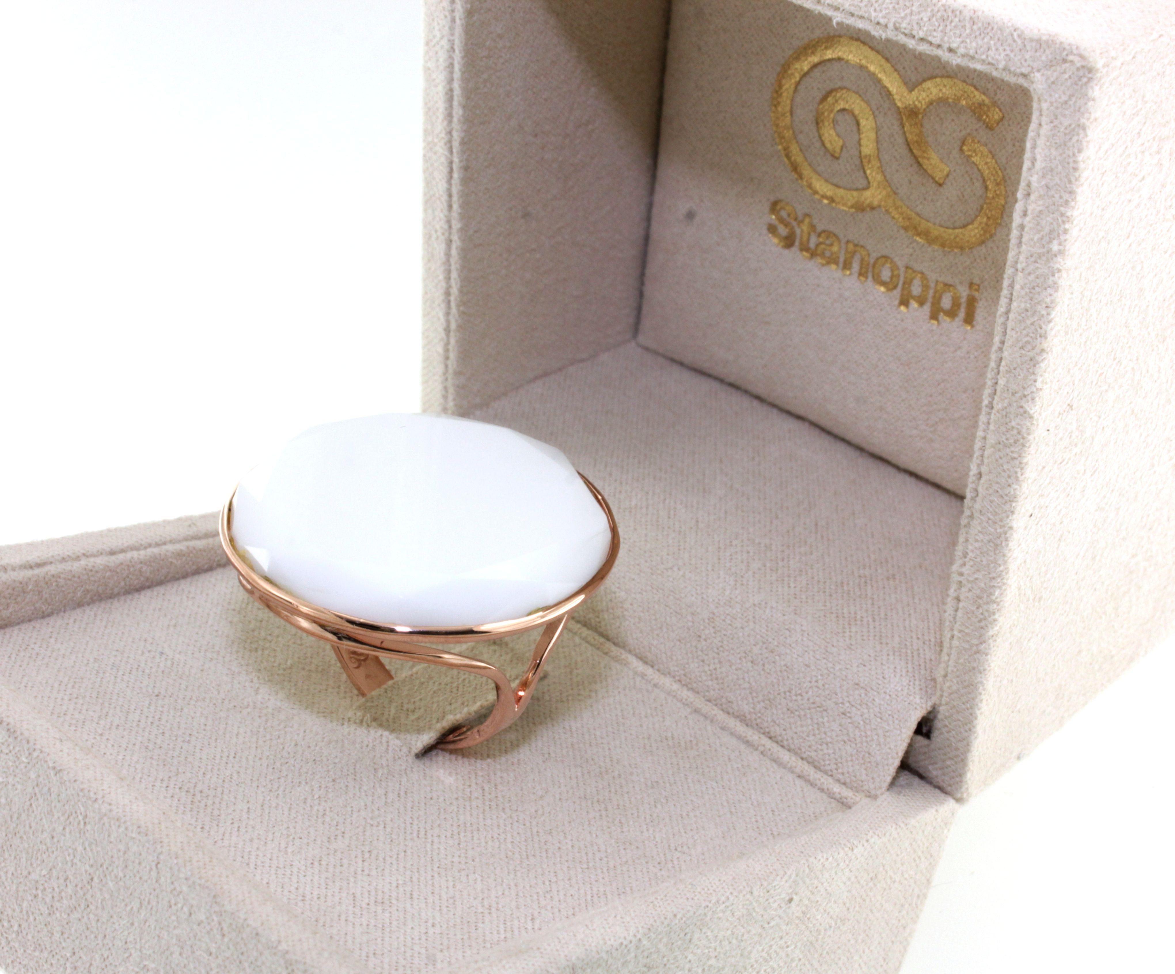 9 Karat Roségold Weißer Quarz Steine Cocktail Moderne Mode Außergewöhnlicher Ring im Angebot 1