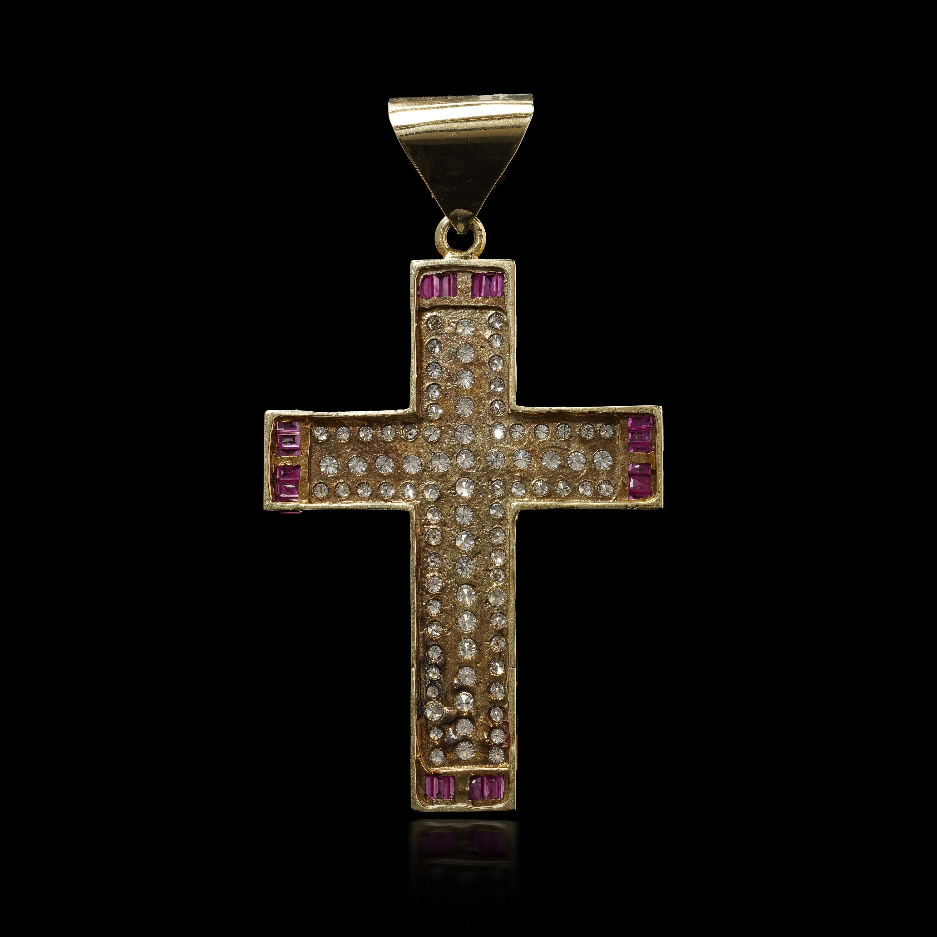 Taille brillant Pendentif croix en or jaune 9kt rubis et diamants en vente