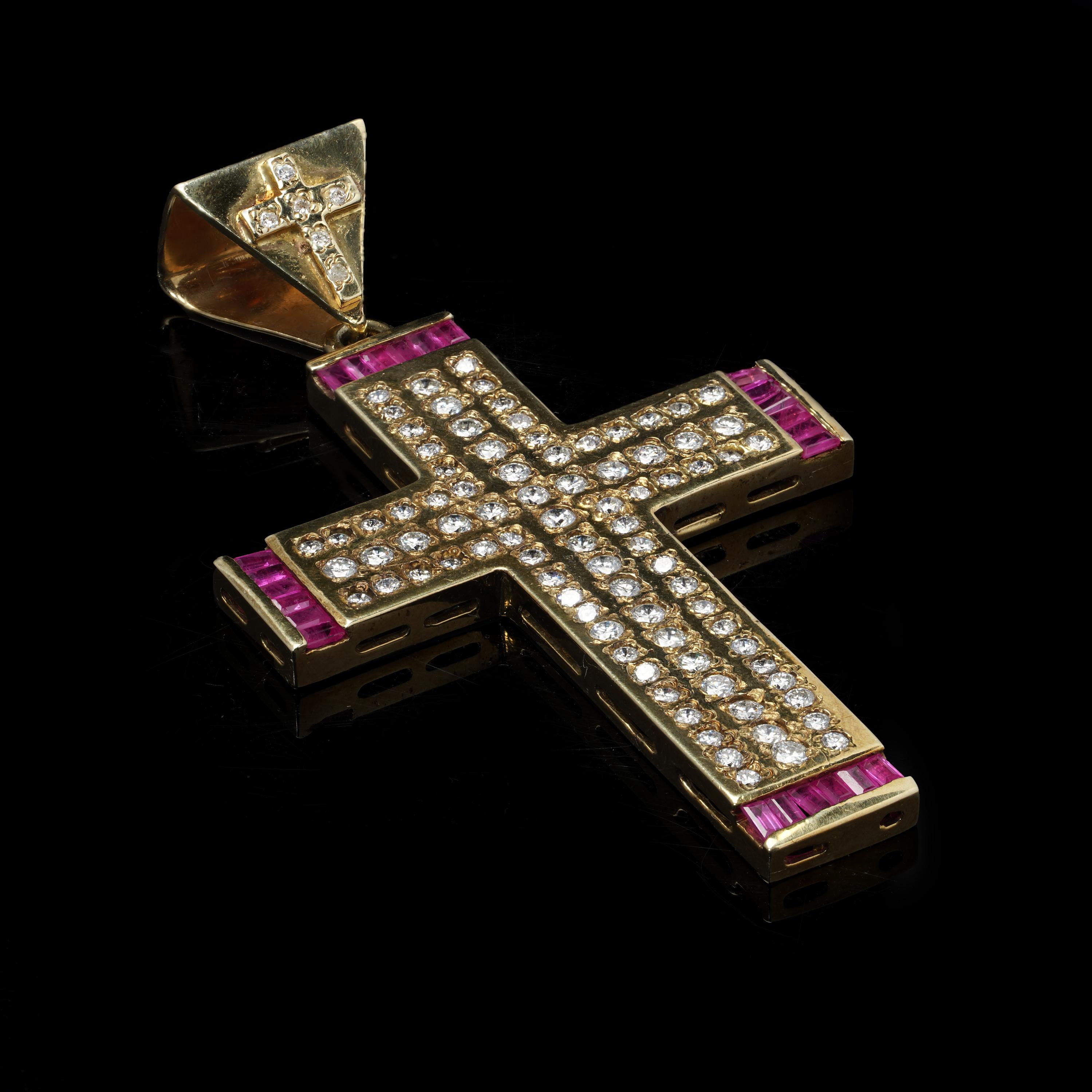 Pendentif croix en or jaune 9kt rubis et diamants Bon état - En vente à Braintree, GB