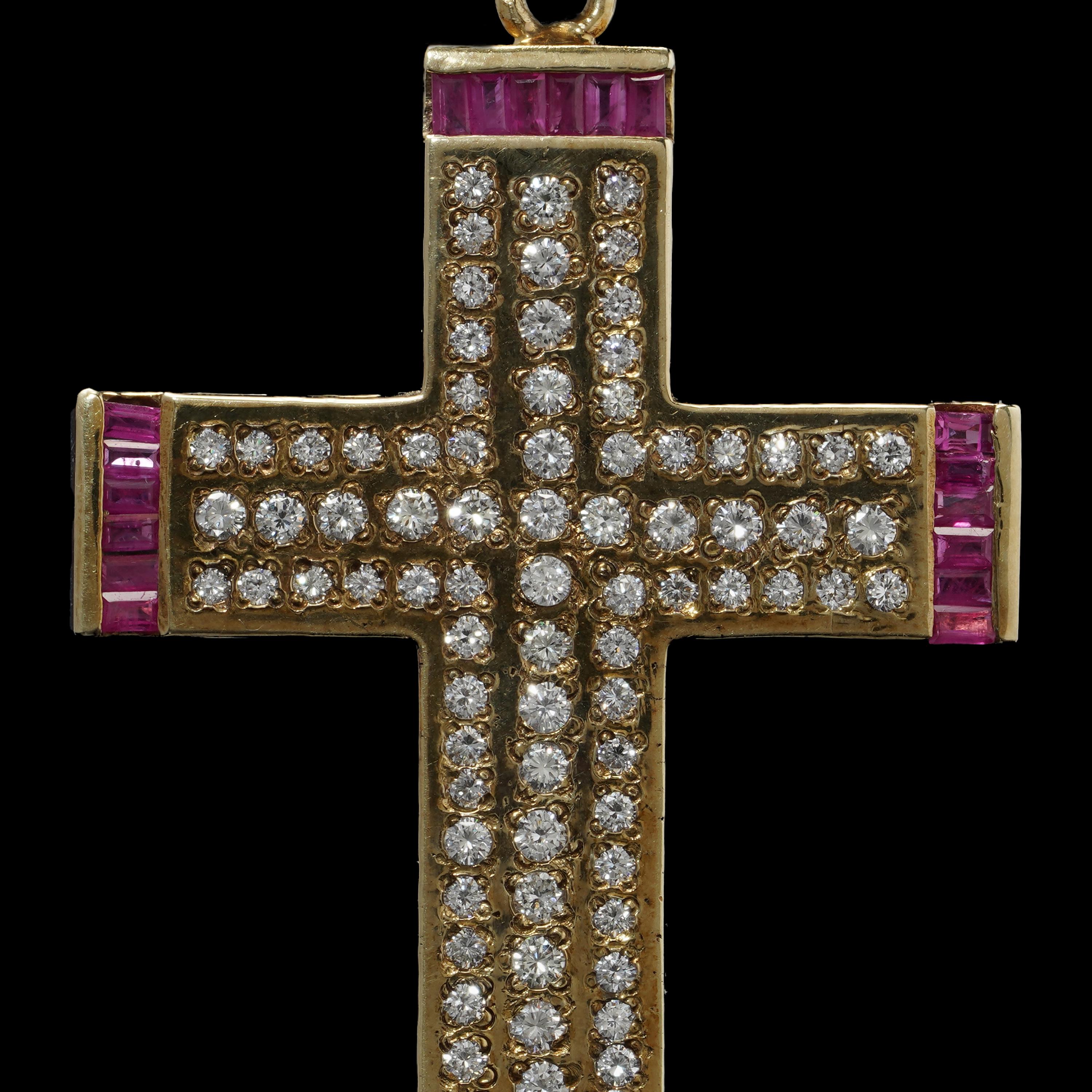 Pendentif croix en or jaune 9kt rubis et diamants en vente 1