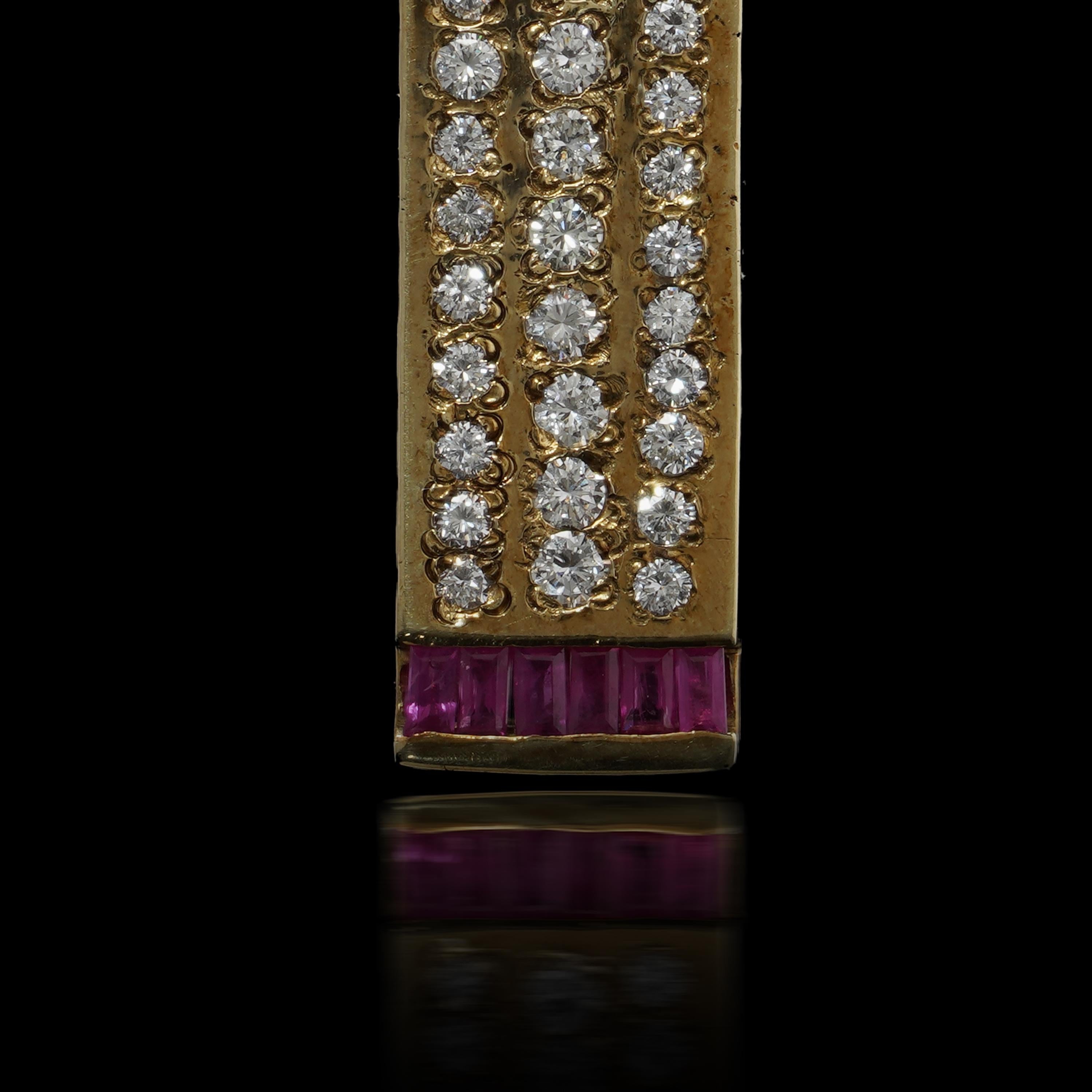 Pendentif croix en or jaune 9kt rubis et diamants en vente 2