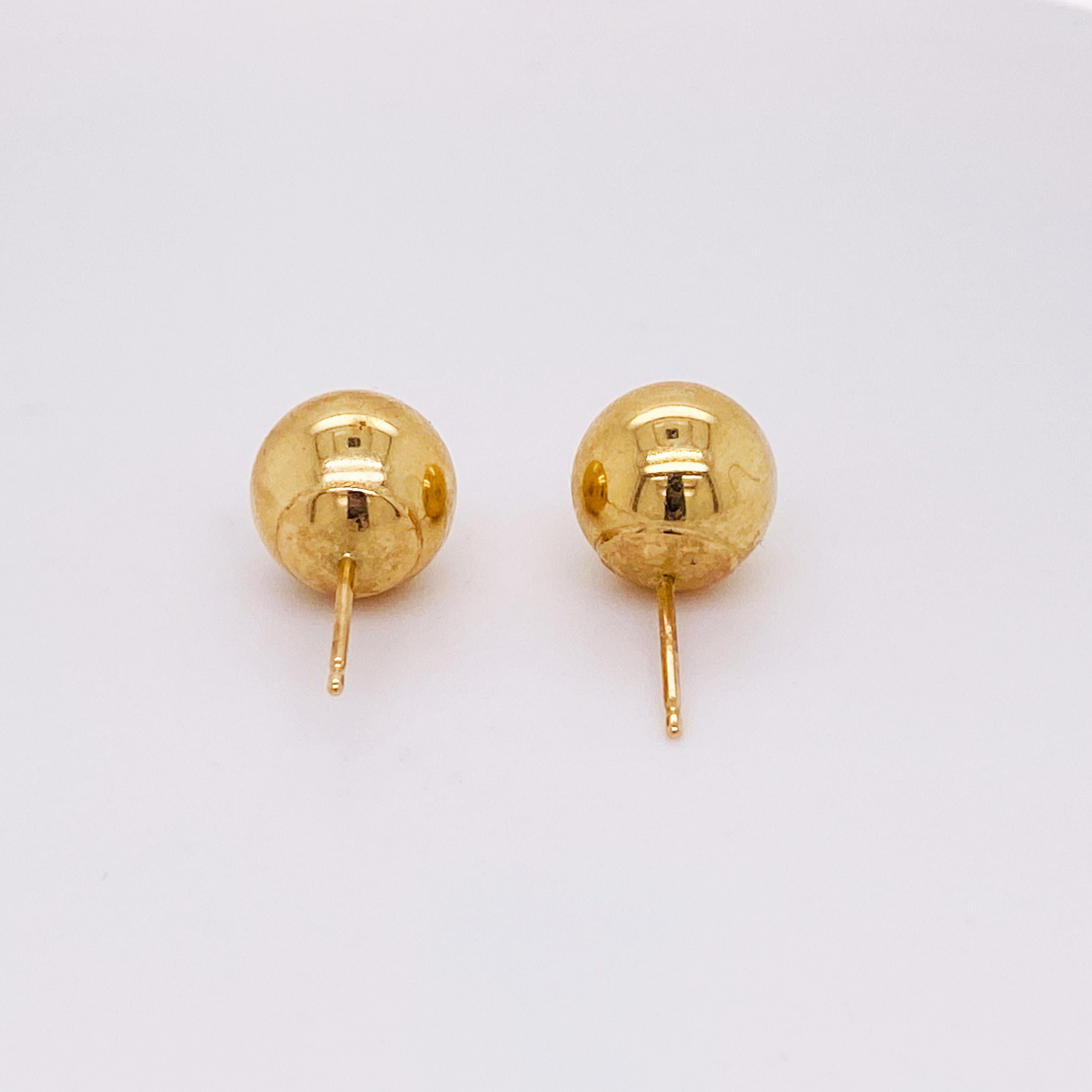 Moderne 9.4mm Round Ball Earring Studs 14K Yellow Gold Everyday Earring Stack en vente