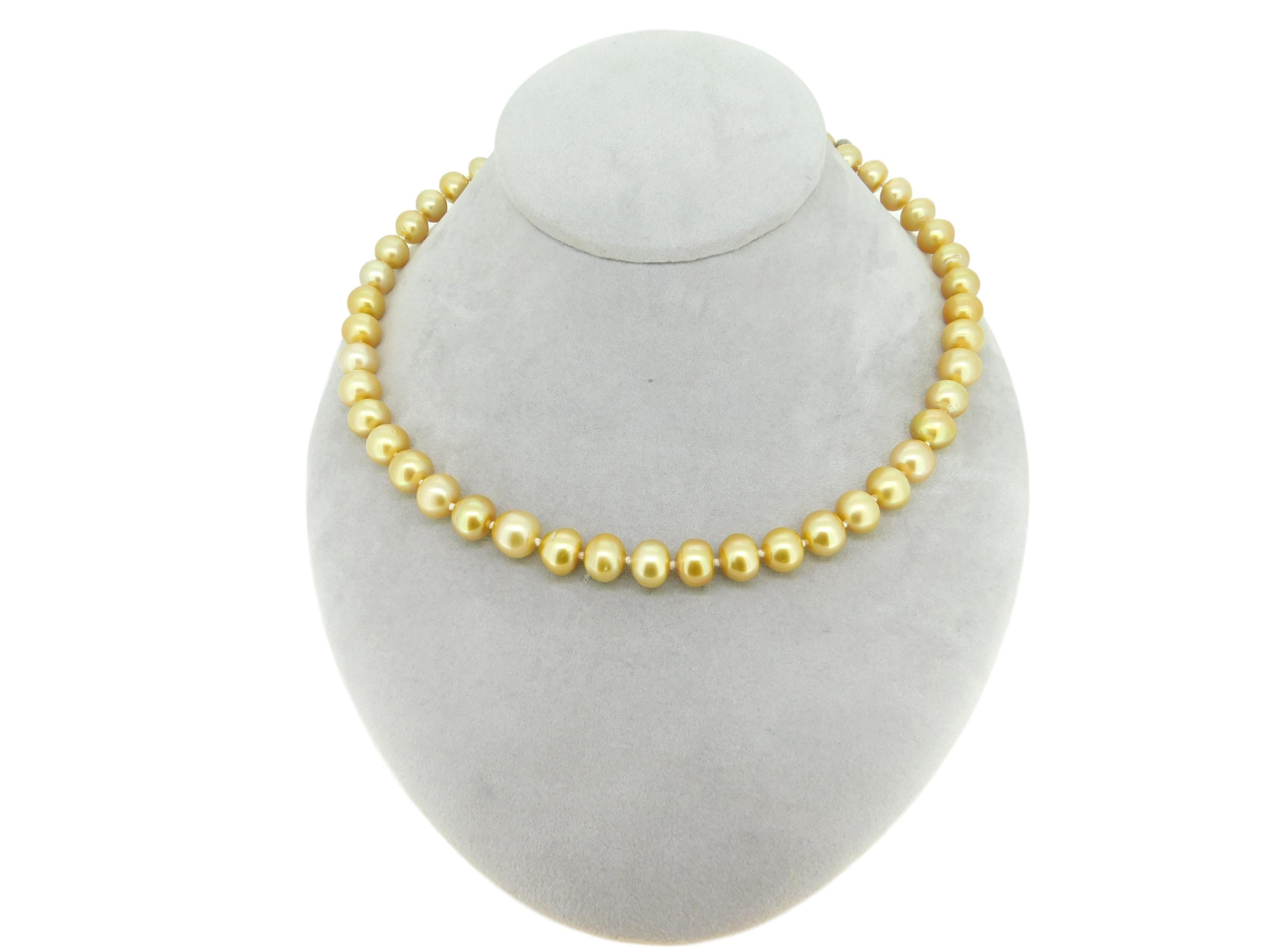 Art déco Collier de perles des mers du Sud doré avec fermoir en or jaune 14 carats '#J4569' en vente