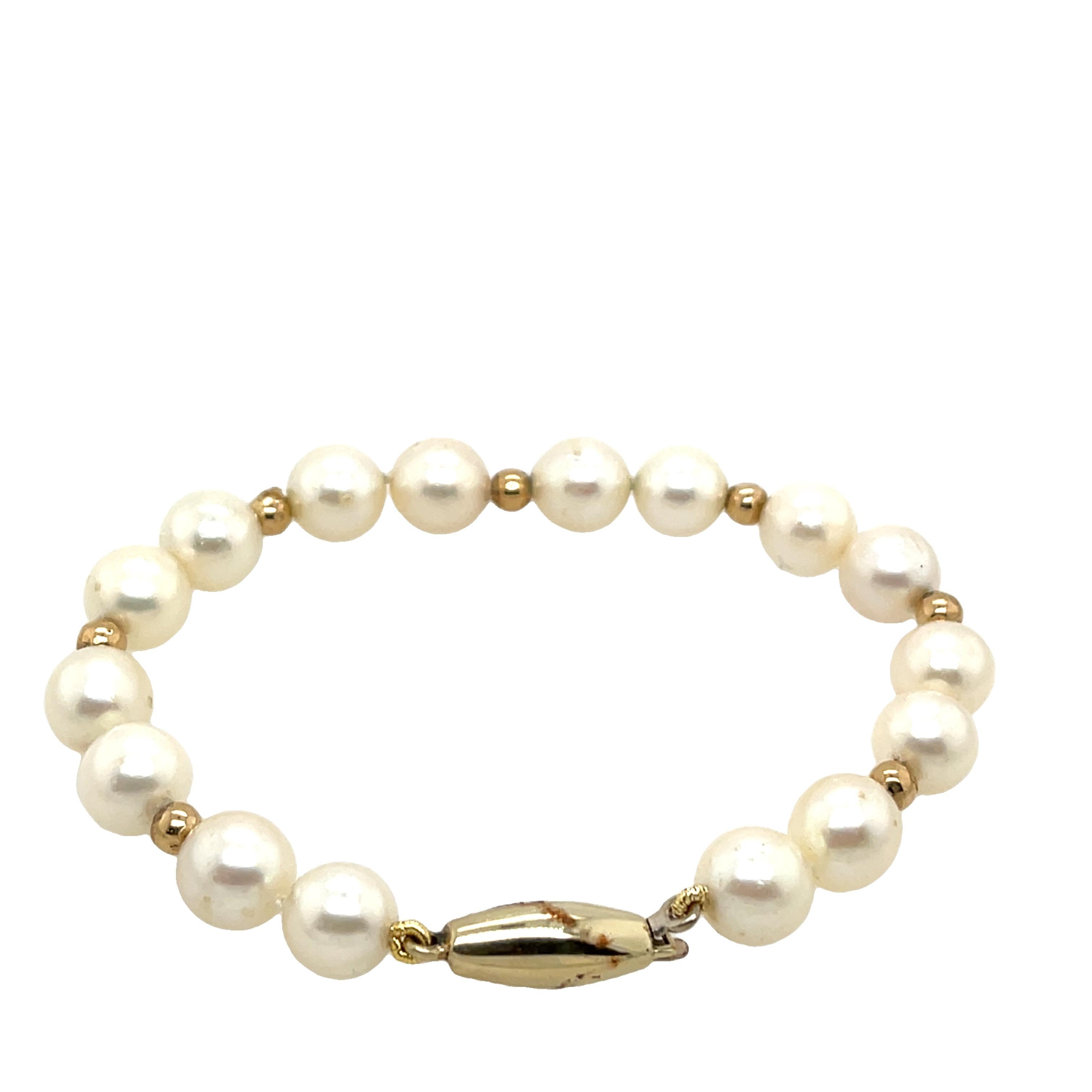 Bead 9mm Matching Freshwater Pearl Bracelet with 9ct Yellow Gold Clasp For Sale