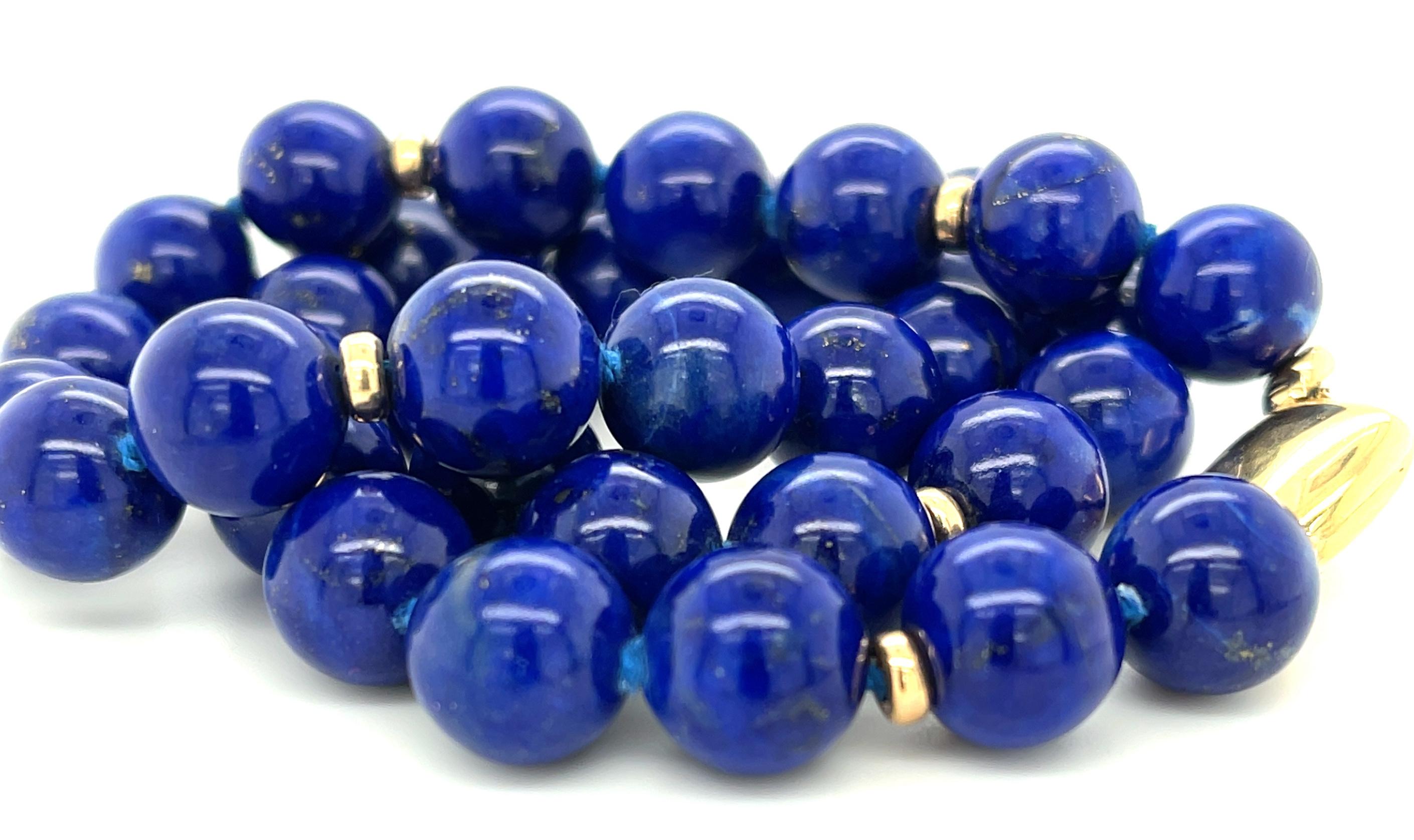 Perle Collier de perles de lapis ronds de 9 mm avec espaces et fermoir en or jaune 14 carats, 18 pouces en vente