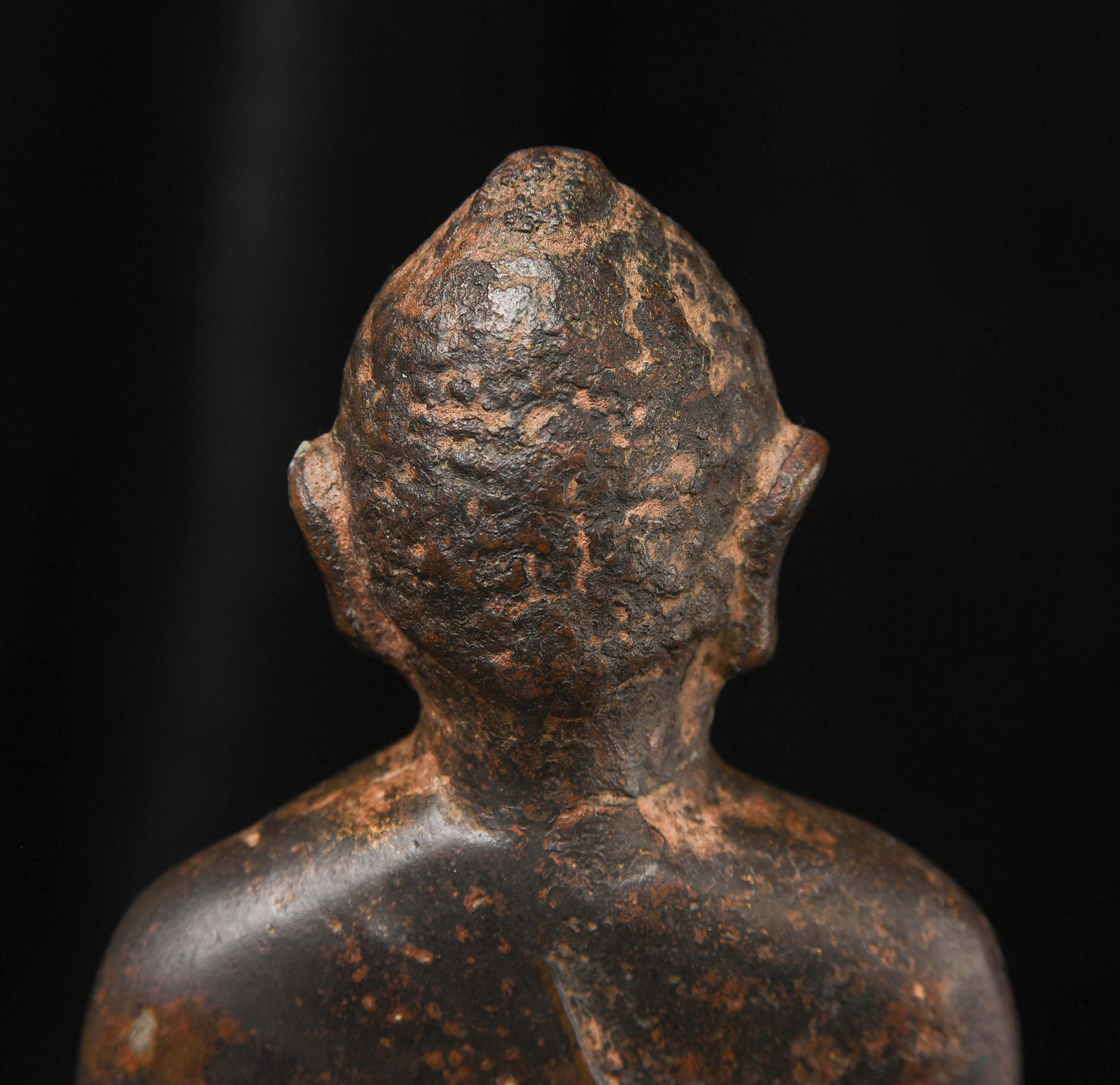 9e/10e siècle, profondément serein, bouddha pré-païen - rare, modelé avec sensibilité, 9883 en vente 3