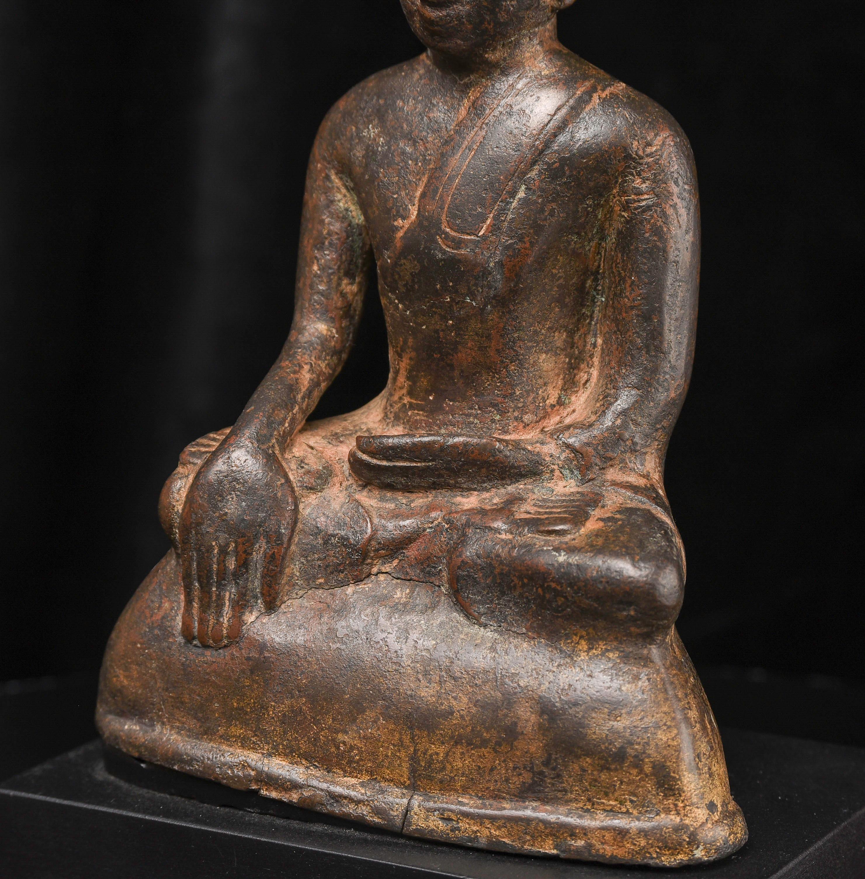 9e/10e siècle, profondément serein, bouddha pré-païen - rare, modelé avec sensibilité, 9883 Bon état - En vente à Ukiah, CA