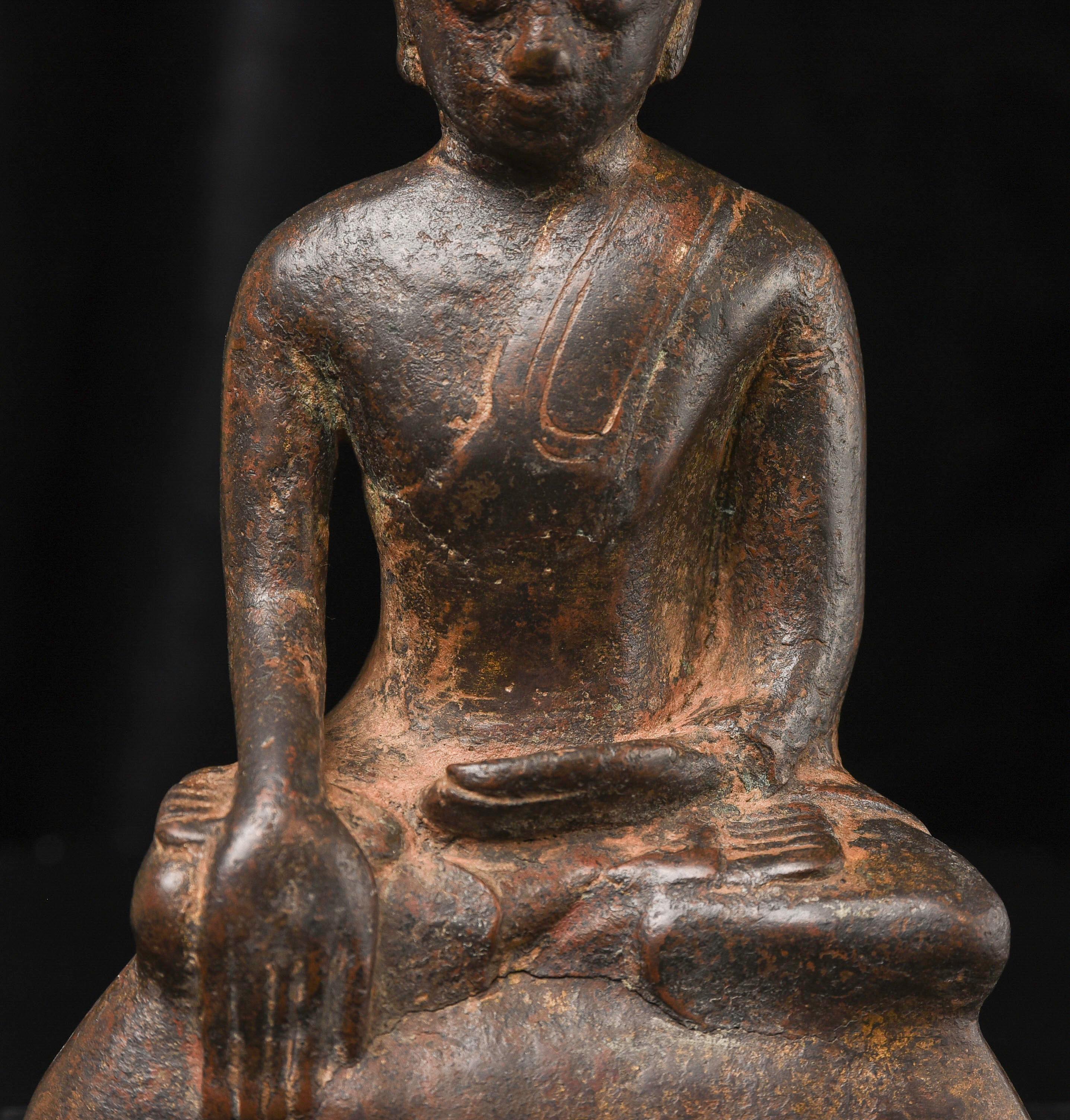 XVIIIe siècle et antérieur 9e/10e siècle, profondément serein, bouddha pré-païen - rare, modelé avec sensibilité, 9883 en vente