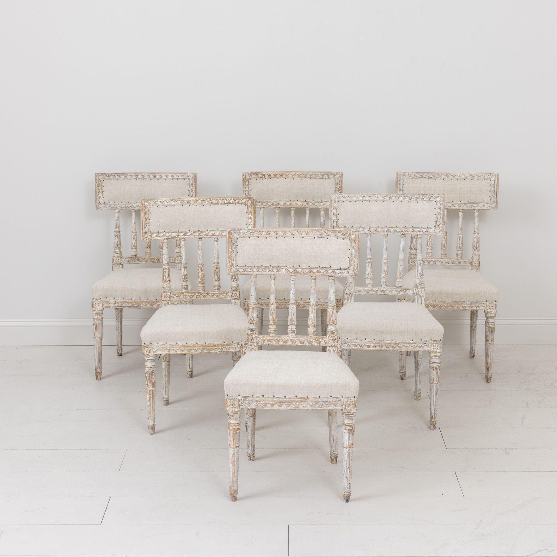 Ensemble de six chaises suédoises d'époque gustavienne du 19e siècle peintes d'origine en vente 3