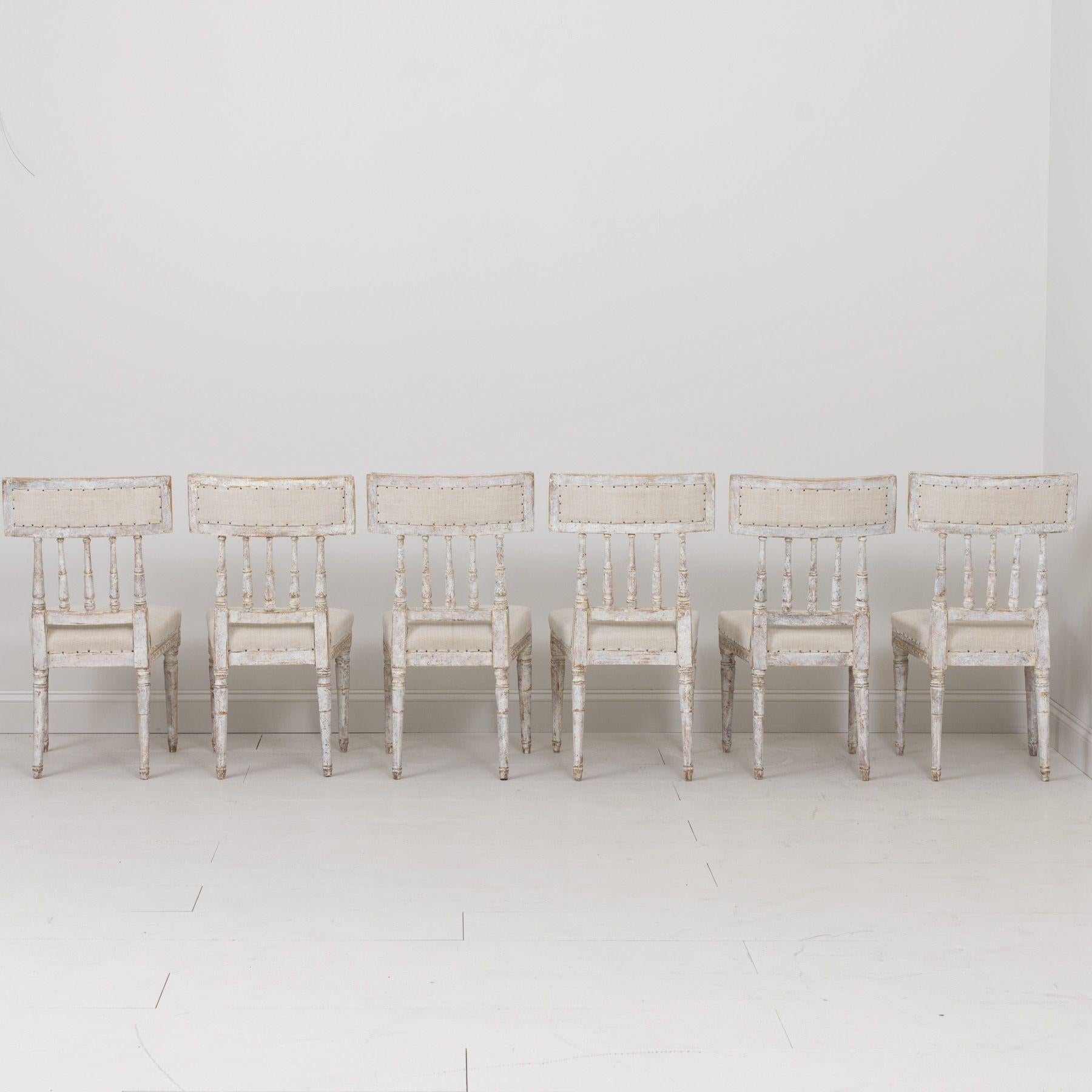 Ensemble de six chaises suédoises d'époque gustavienne du 19e siècle peintes d'origine en vente 13