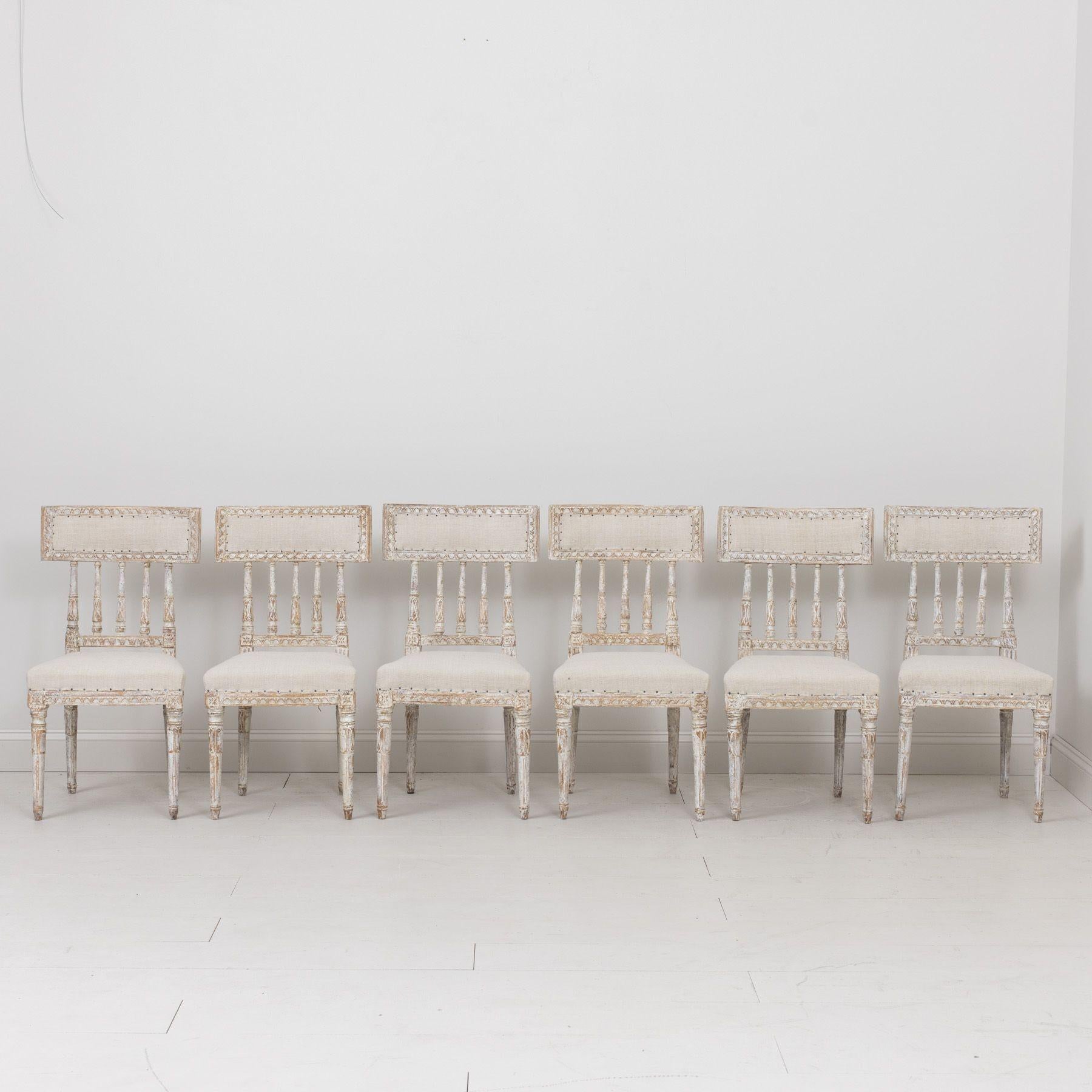 Gustavien Ensemble de six chaises suédoises d'époque gustavienne du 19e siècle peintes d'origine en vente