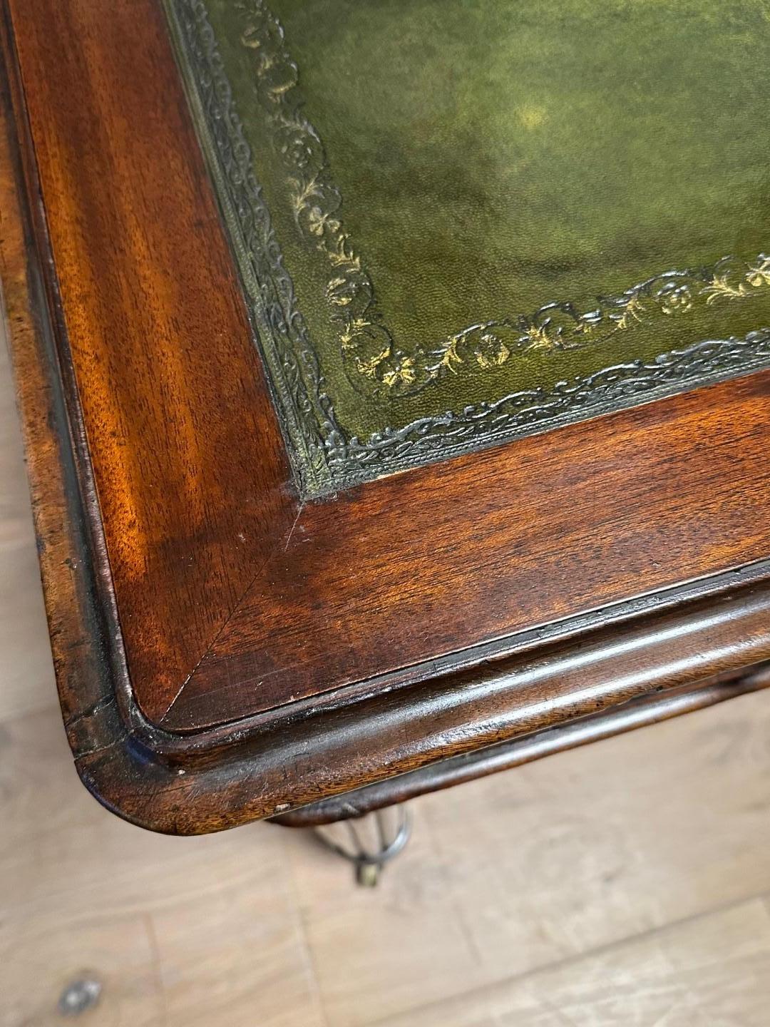!Table à écrire du 9ème siècle Bon état - En vente à Eindhoven, NL