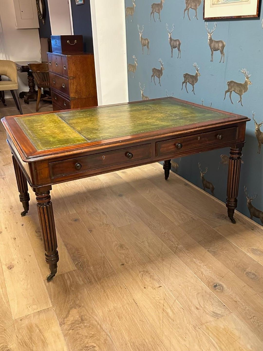 !Table à écrire du 9ème siècle en vente 1