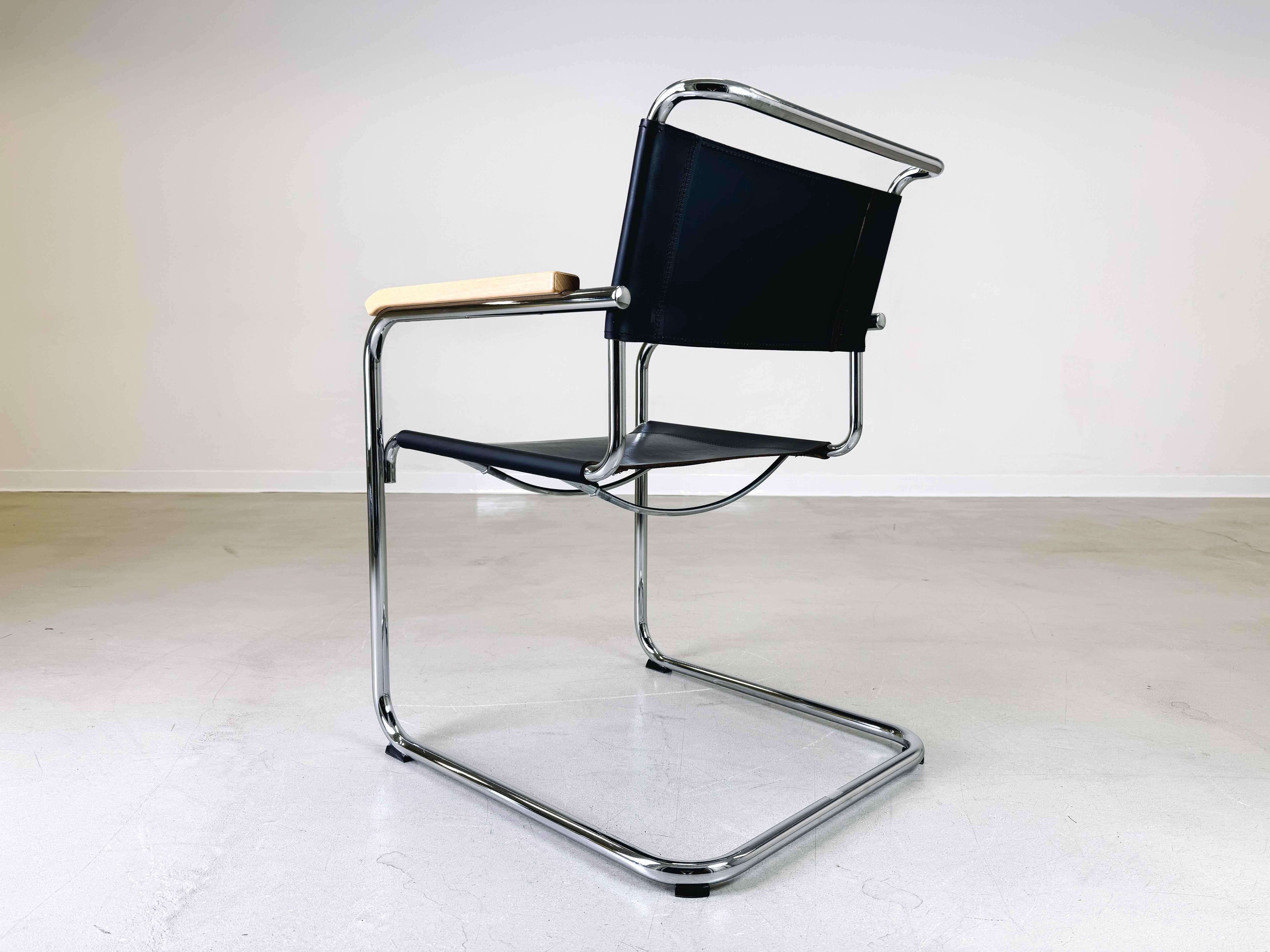 7x Original Thonet chair S33/ S34 with armrest Mart Stam leather black In Good Condition For Sale In Berlin, DE