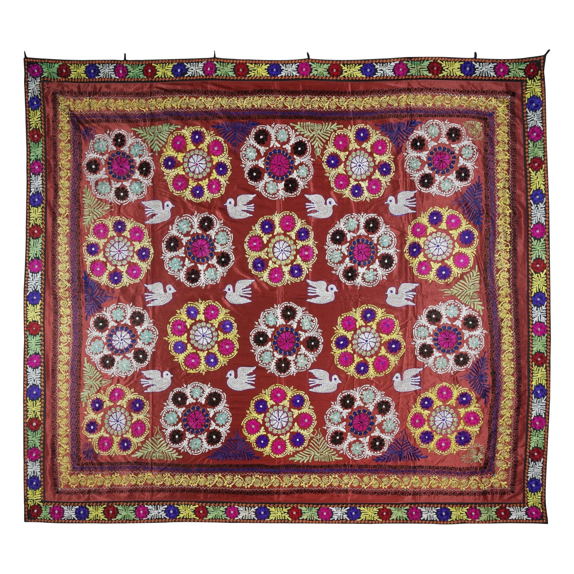 Appendiabiti da parete con ricamo in seta da 9x10,2 piedi. Copri letto grande rosso. Tovaglia fatta a mano