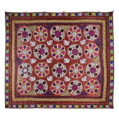 Appendiabiti da parete con ricamo in seta da 9x10,2 piedi. Copri letto grande rosso. Tovaglia fatta a mano