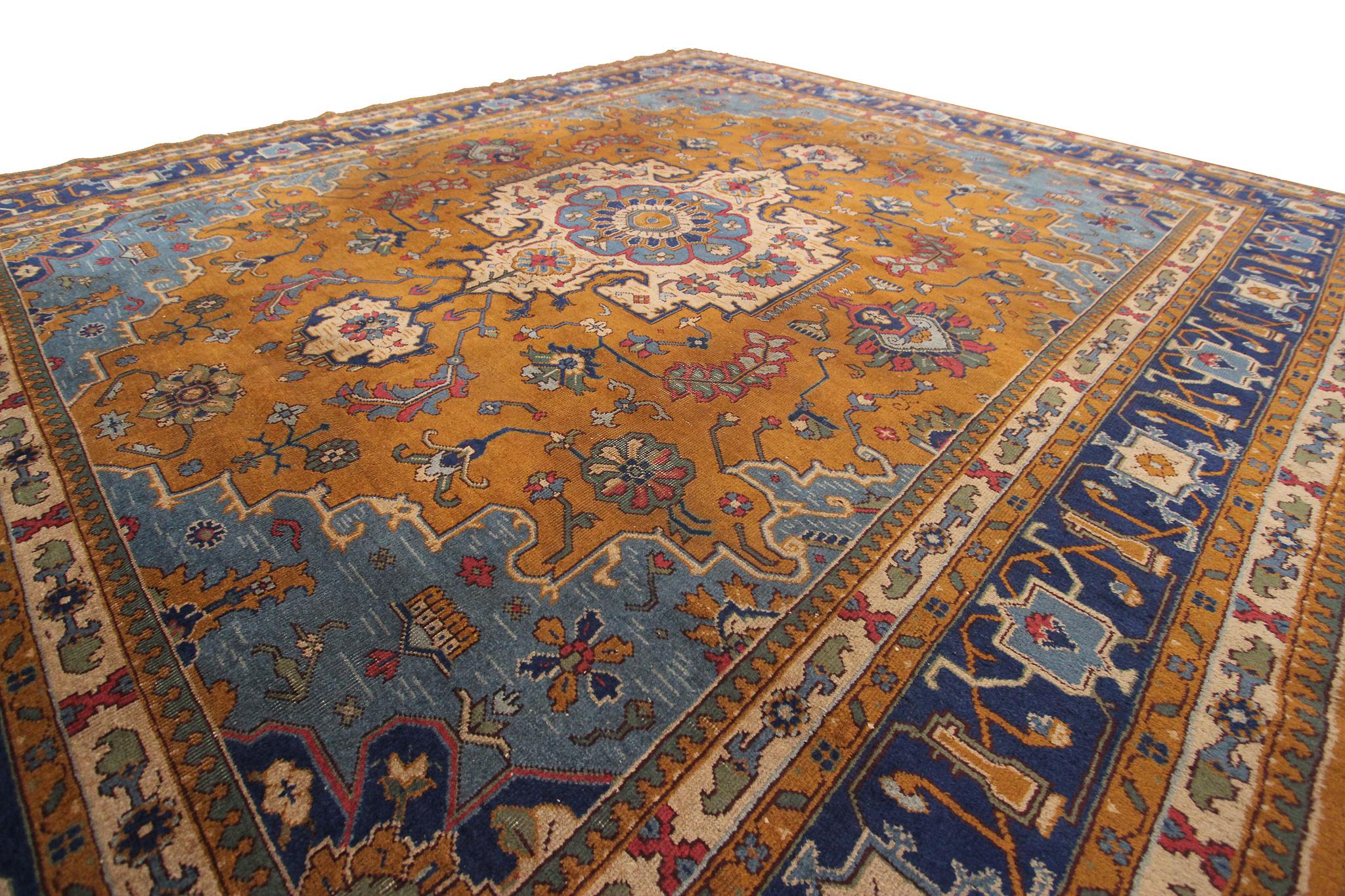 Antique Serapi Heriz rug rare geometric

9' x 11' 8'10