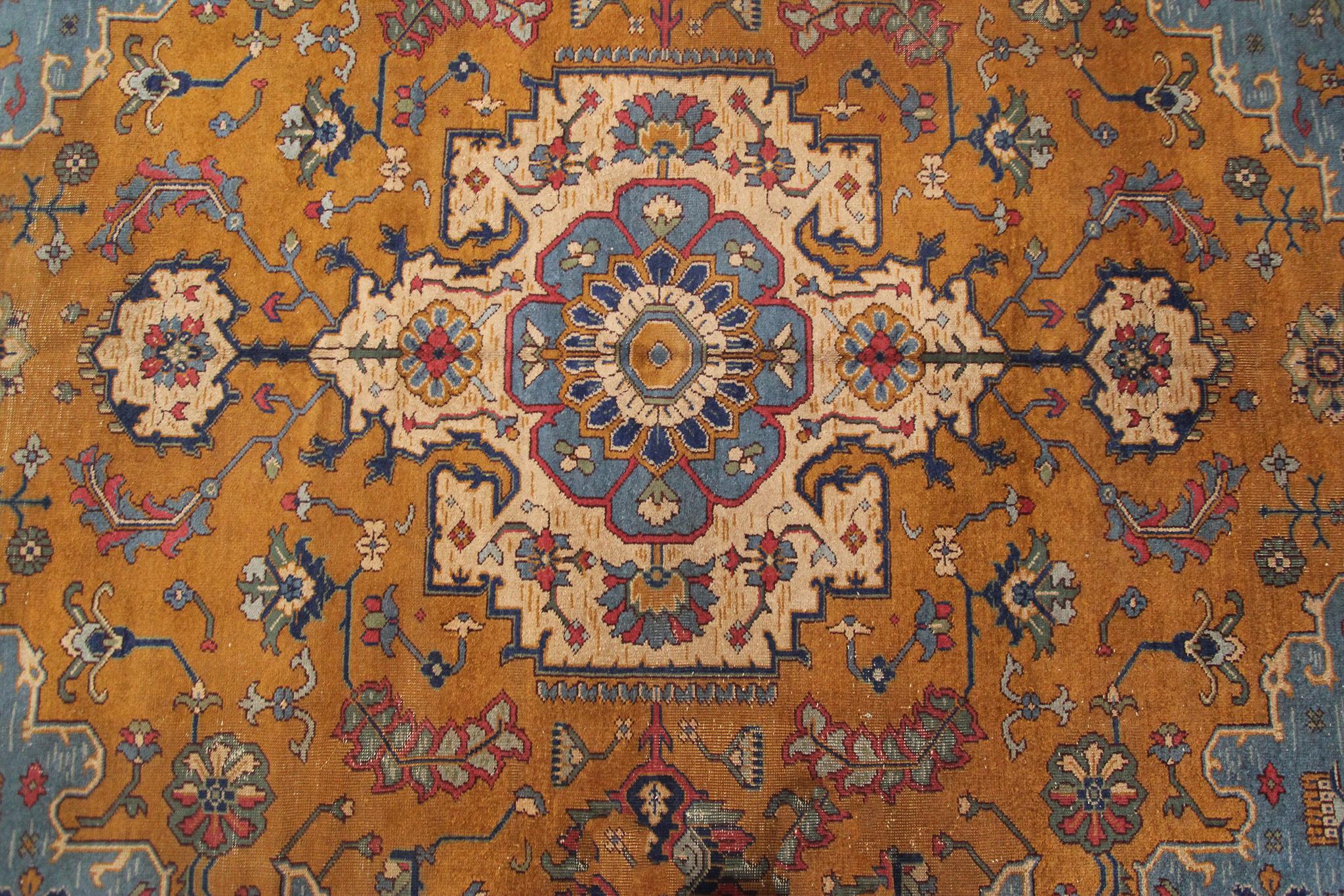 Antique Heriz Serapi Geometric Design Blue Brown 1900, Antique Persian In Good Condition For Sale In New York, NY