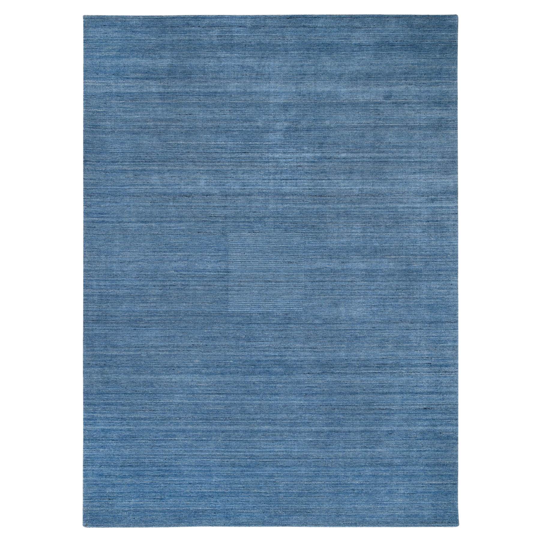 9'x11'10" Denim Blue Modern Design Tapis en laine doux et pelucheux tissé à la main en vente