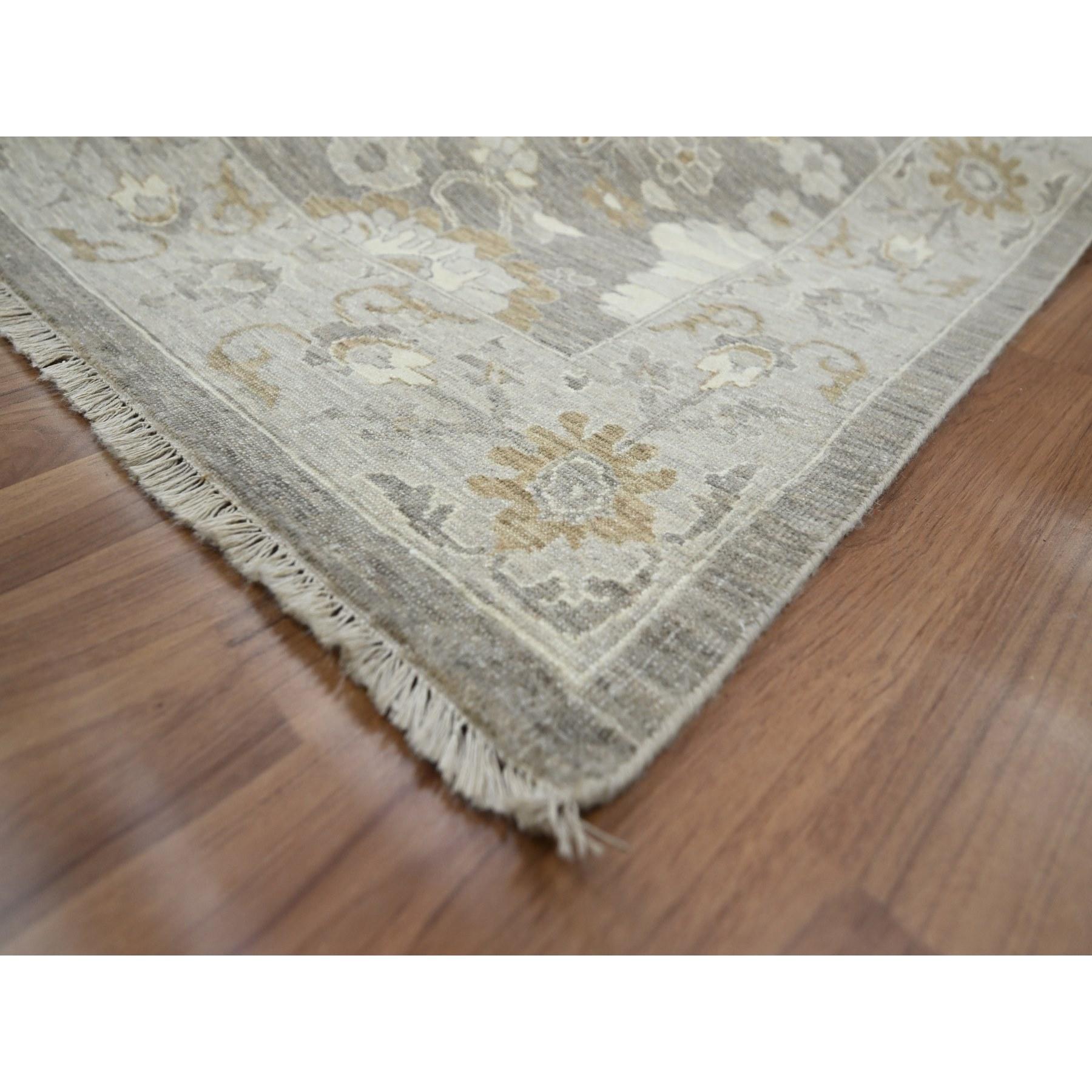 Tapis oriental gris noué à la main avec motif de fleurs de Ziegler Mahal 9'x11'10