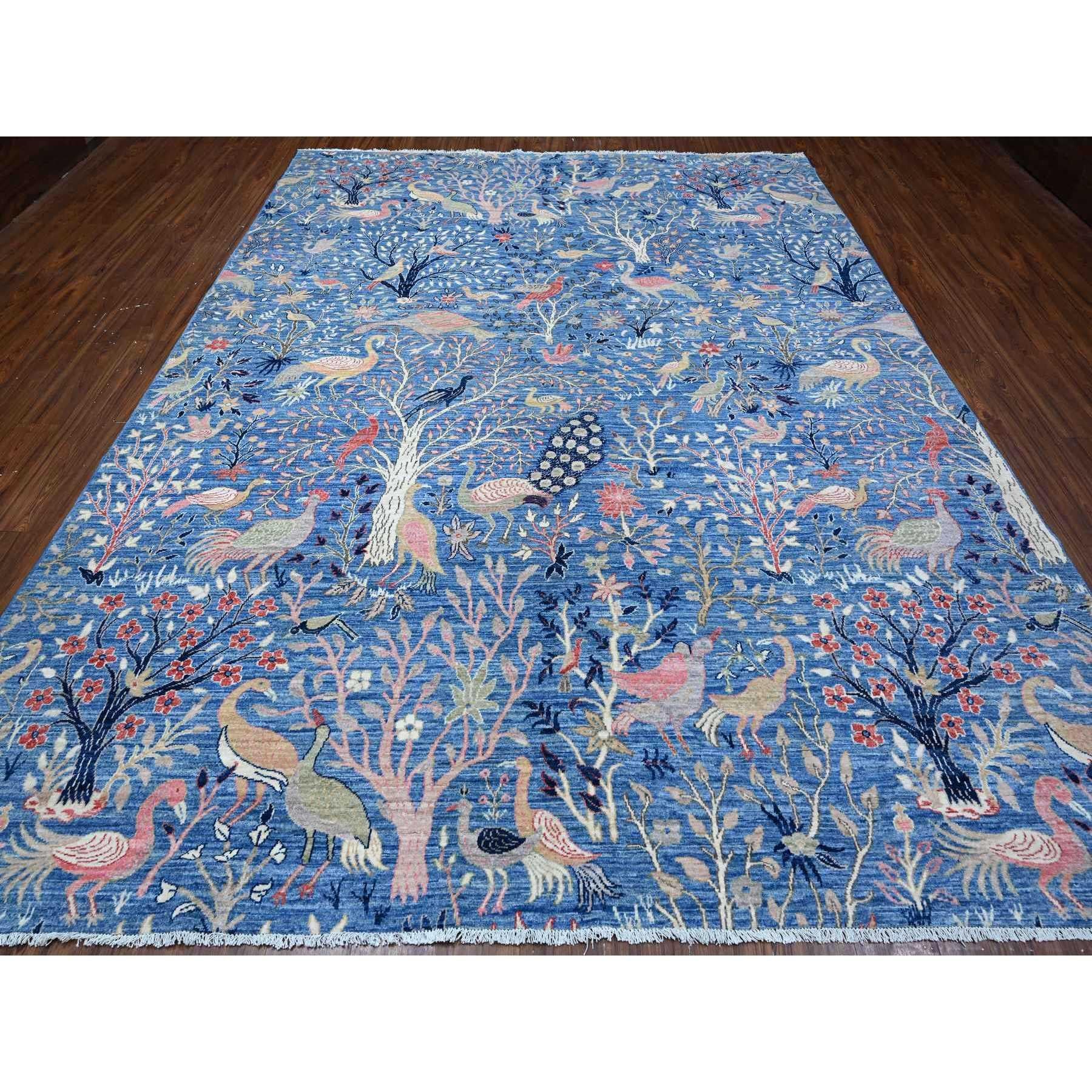 Il s'agit d'un véritable tapis d'Orient afghan Peshawar à motifs d'oiseaux de paradis, noué à la main, en pure laine. Il a été noué pendant des mois et des mois selon des techniques de tissage séculaires par des artisans experts.
Matières premières