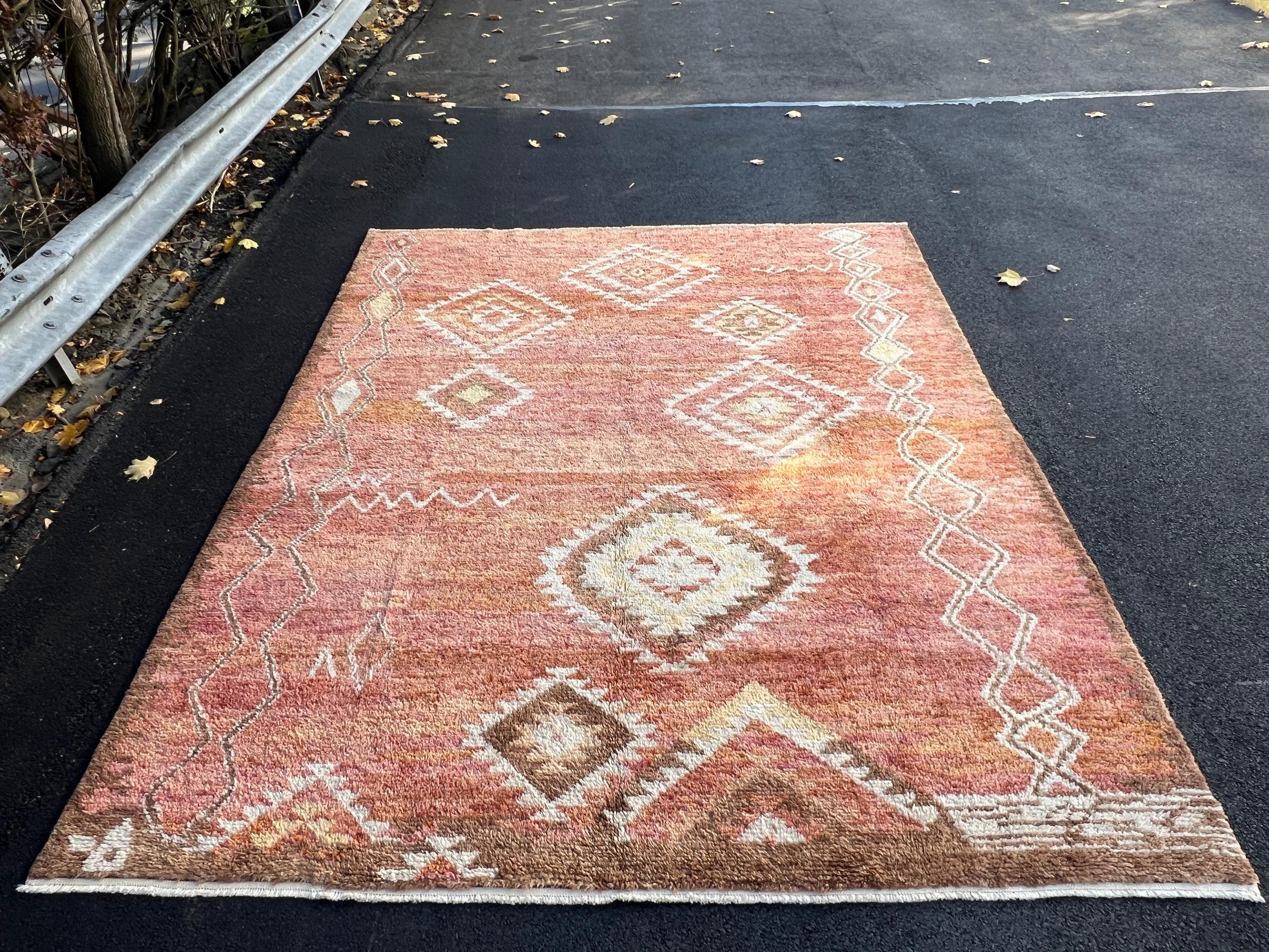 100% hand-spun wool of finest quality.

These beautiful hand-knotted rugs are produced from scratch in our atelier located in Central Anatolia, famous for being one of the world's oldest handmade rug making centers.

All our weavers are adult female