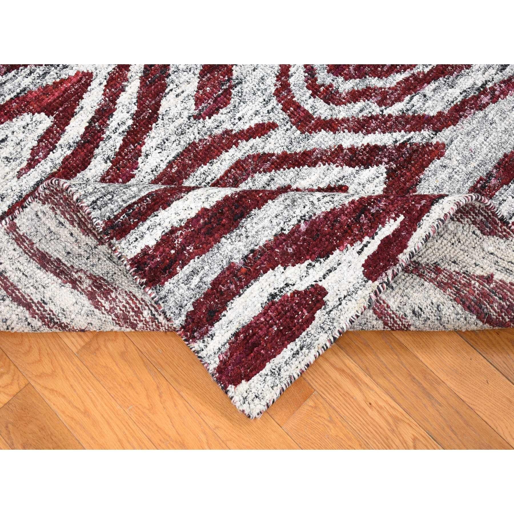 9'x11'7'' Ivory Man Made Silk Hand Knotted with Tree Bark Design Oriental Rug In New Condition For Sale In Carlstadt, NJ