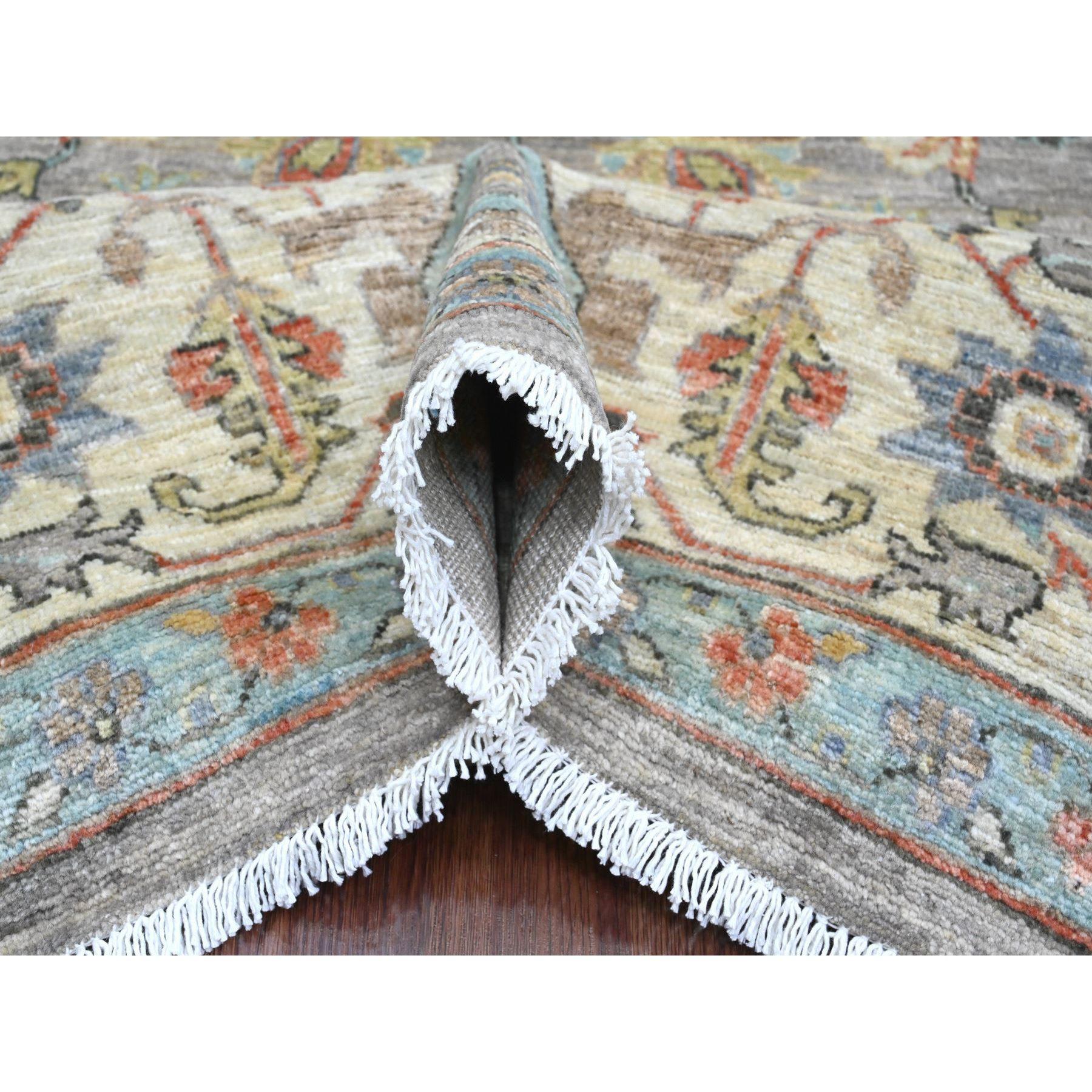 Annodato a mano Tappeto grigio Aryana Collection'S Heriz All Over Design/One annodato a mano in lana in vendita