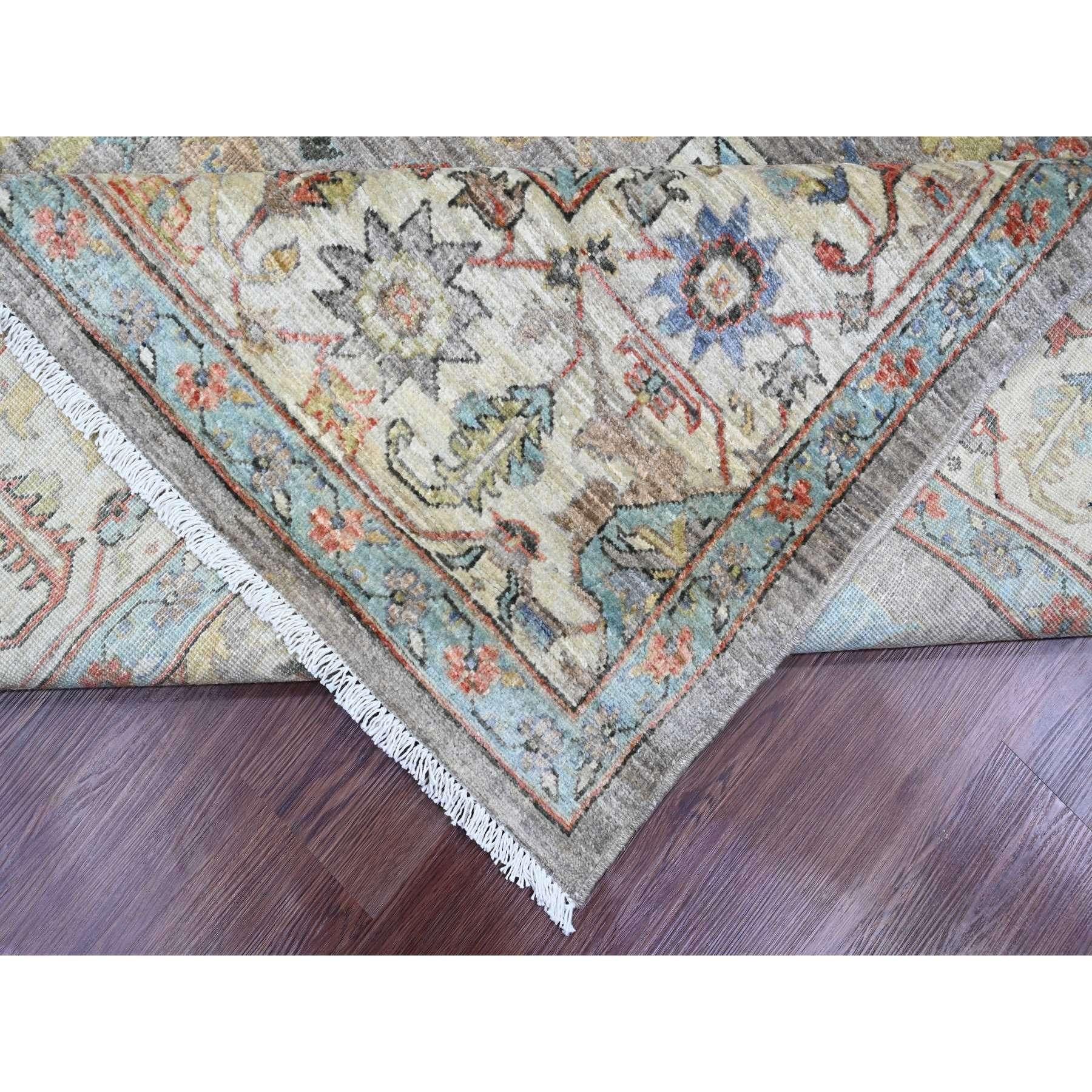 Tappeto grigio Aryana Collection'S Heriz All Over Design/One annodato a mano in lana In condizioni Nuovo in vendita a Carlstadt, NJ