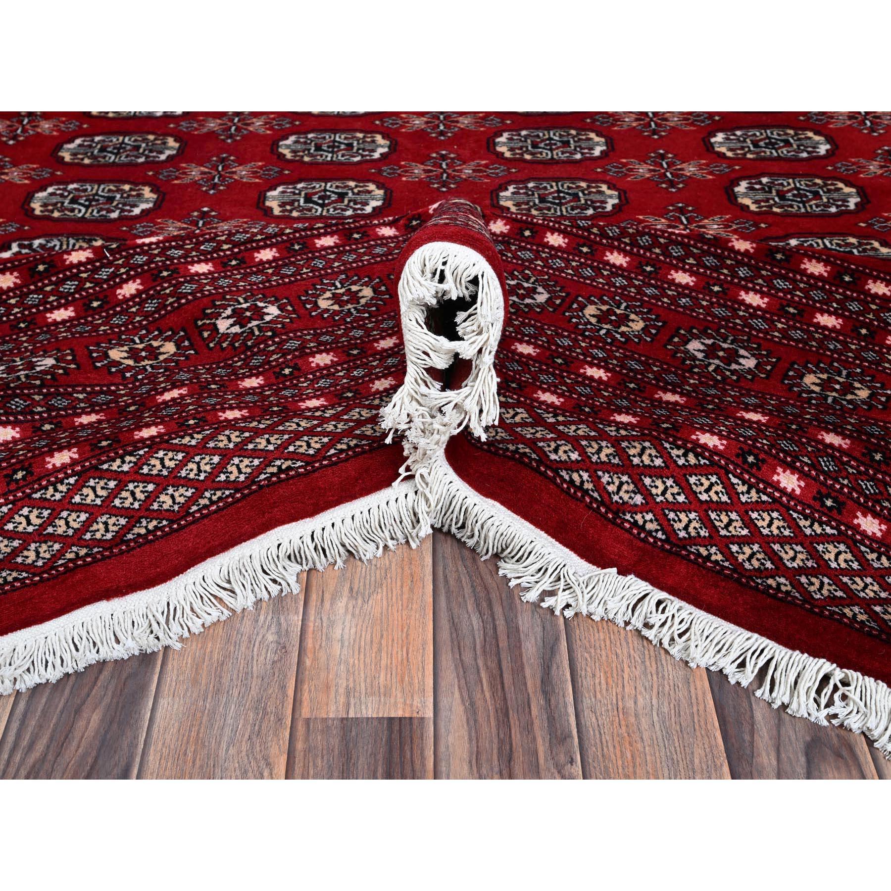 Alfombra de lana anudada a mano con diseño de medallones tribales Bokara rojo princesa 9'x11'9 en Nuevo estado para la venta en Carlstadt, NJ