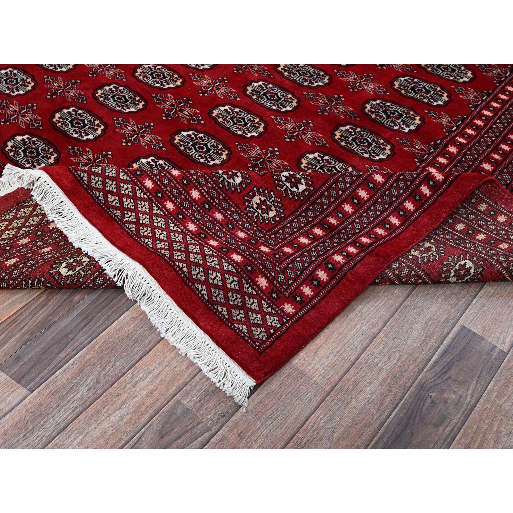 Alfombra de lana anudada a mano con diseño de medallones tribales Bokara rojo princesa 9'x11'9 Siglo XXI y contemporáneo en venta