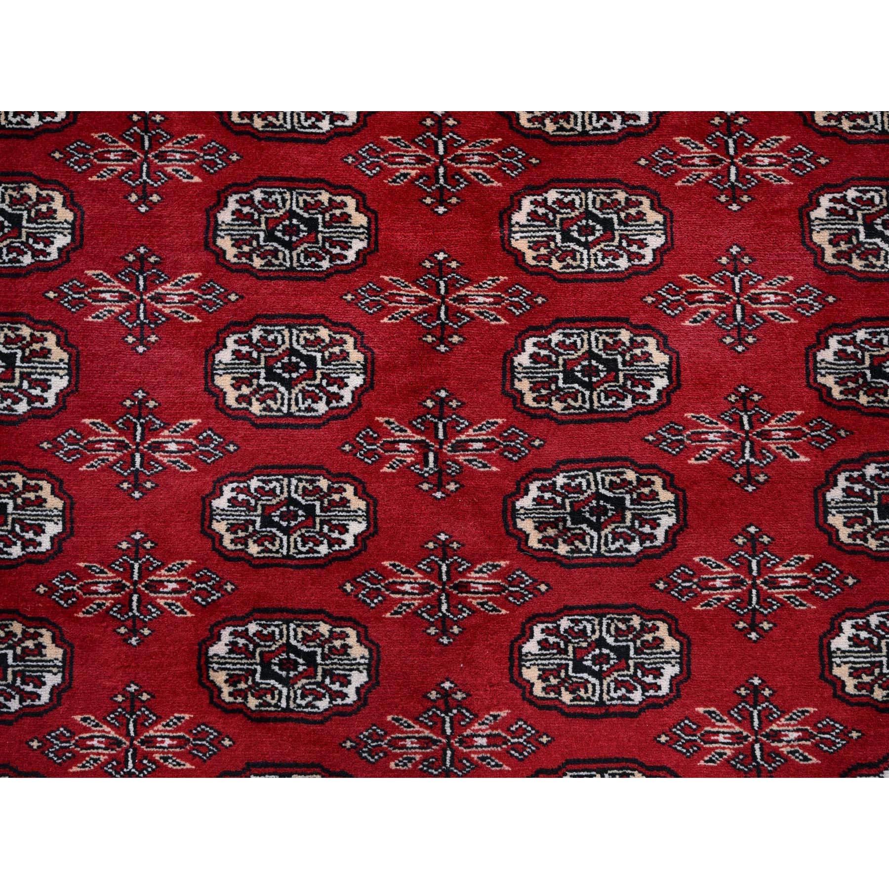 Alfombra de lana anudada a mano con diseño de medallones tribales Bokara rojo princesa 9'x11'9 en venta 1