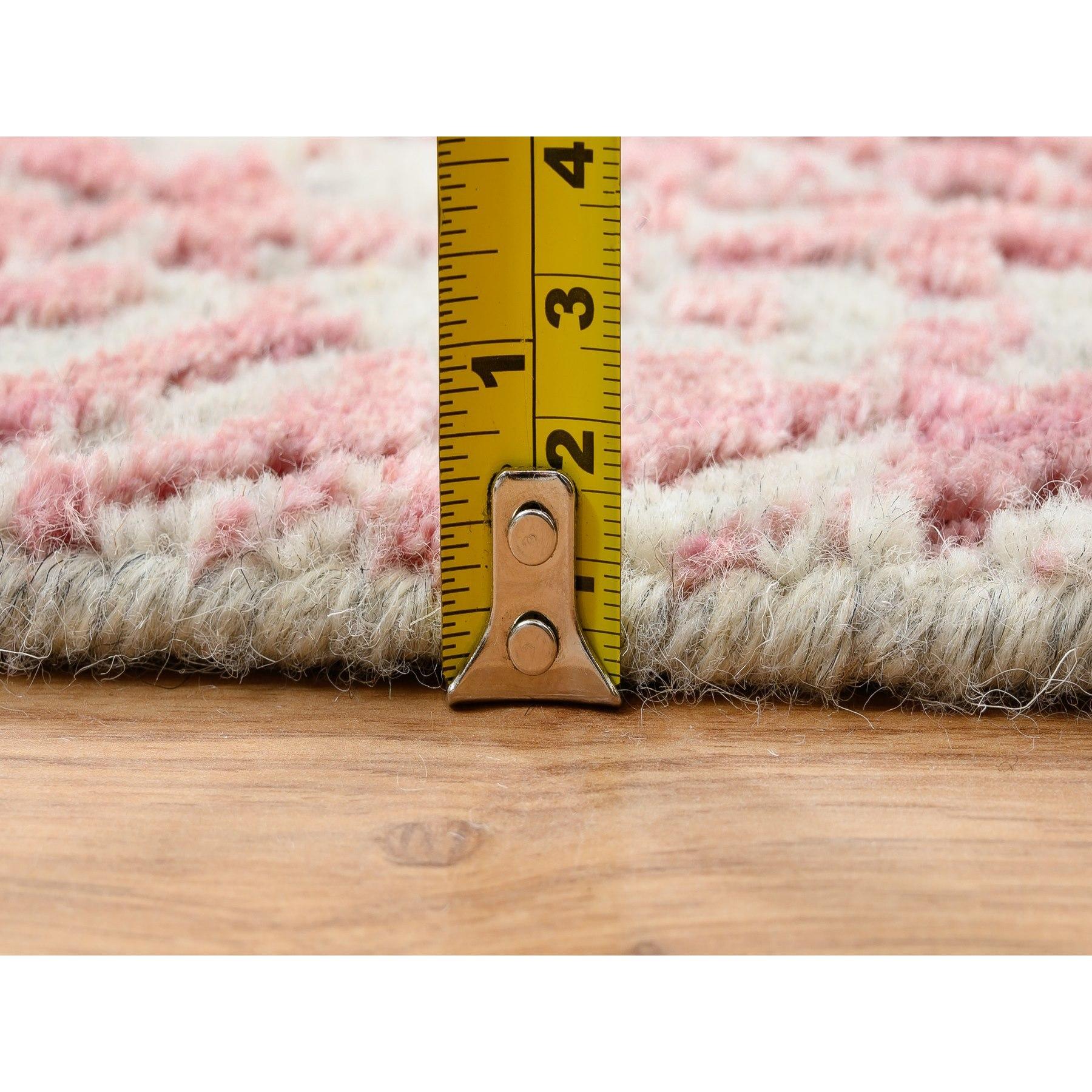 Tapis en laine et soie Jacquard rose rose tissé à la main All Over Design en vente 3