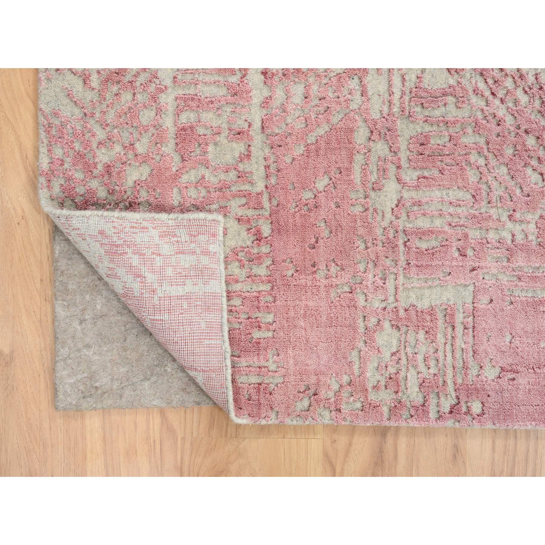 Tissé à la main Tapis en laine et soie Jacquard rose rose tissé à la main All Over Design en vente