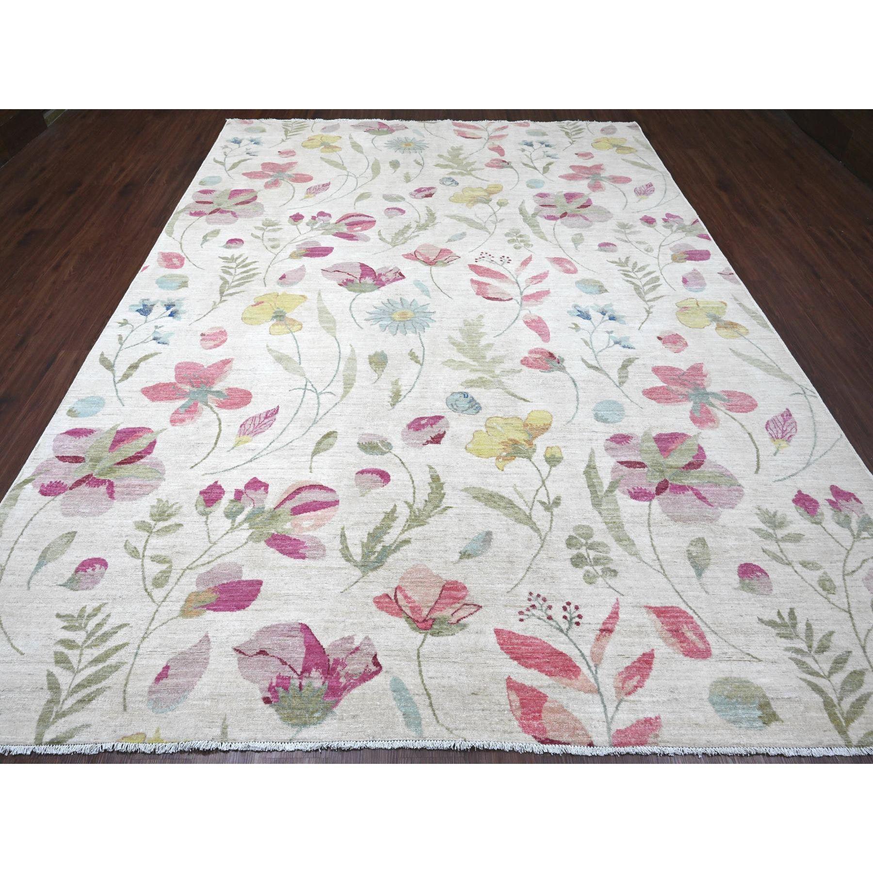 Perlweiß, Peshawar mit buntem botanischem Garten-Design, 100% Wolle, handgeknüpft, Orientteppich
Primäre MATERIALIEN: Wolle
Latex: Kein Flor 
Höhe: 0,25 Zoll
Stil: AM Contemporary
Grundfarbe: Elfenbein
Sekundäre Farben: Gelb, Orange, Grün, Lila,