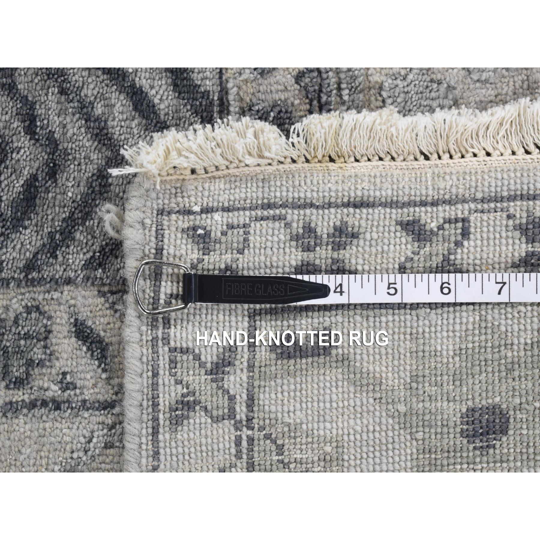 9'x12' Ash Grey Heriz Design Wool and Silk Hand Knotsted Oriental Rug (tapis oriental en laine et soie nouée à la main) en vente 3