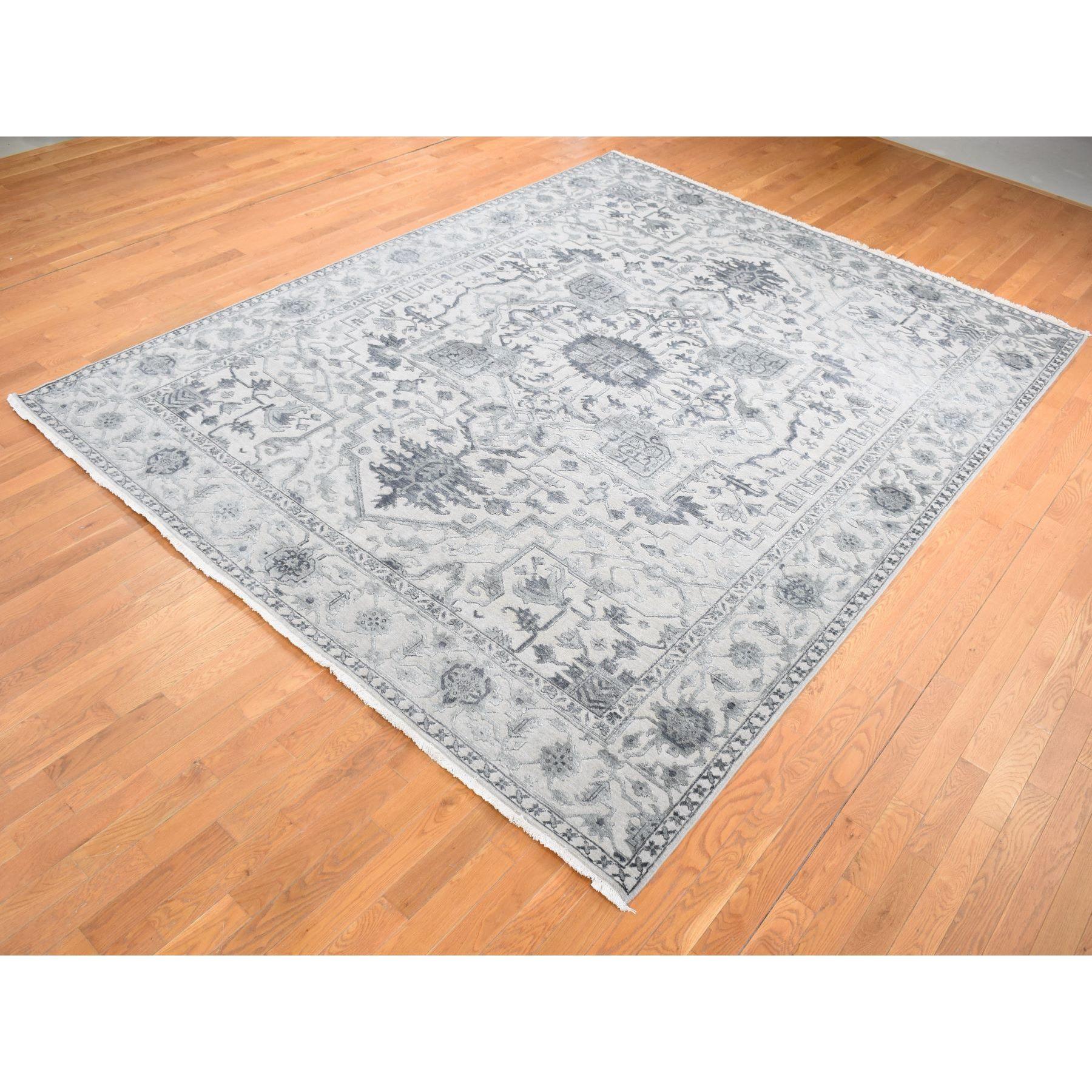 Heriz Serapi 9'x12' Ash Grey Heriz Design Wool and Silk Hand Knotsted Oriental Rug (tapis oriental en laine et soie nouée à la main) en vente