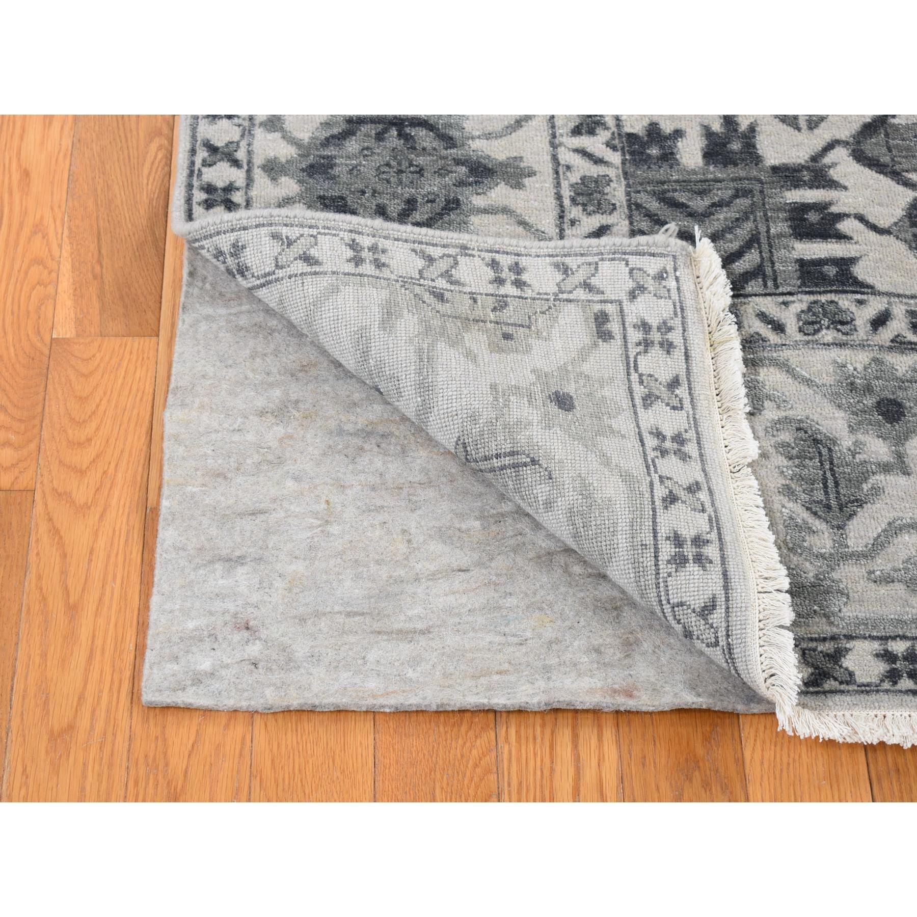 Afghan 9'x12' Ash Grey Heriz Design Wool and Silk Hand Knotsted Oriental Rug (tapis oriental en laine et soie nouée à la main) en vente