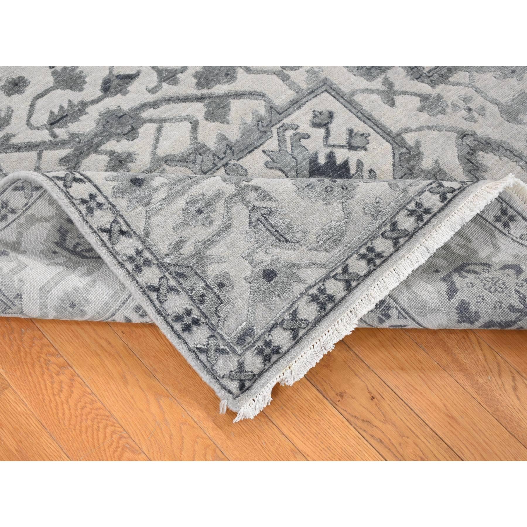 Noué à la main 9'x12' Ash Grey Heriz Design Wool and Silk Hand Knotsted Oriental Rug (tapis oriental en laine et soie nouée à la main) en vente